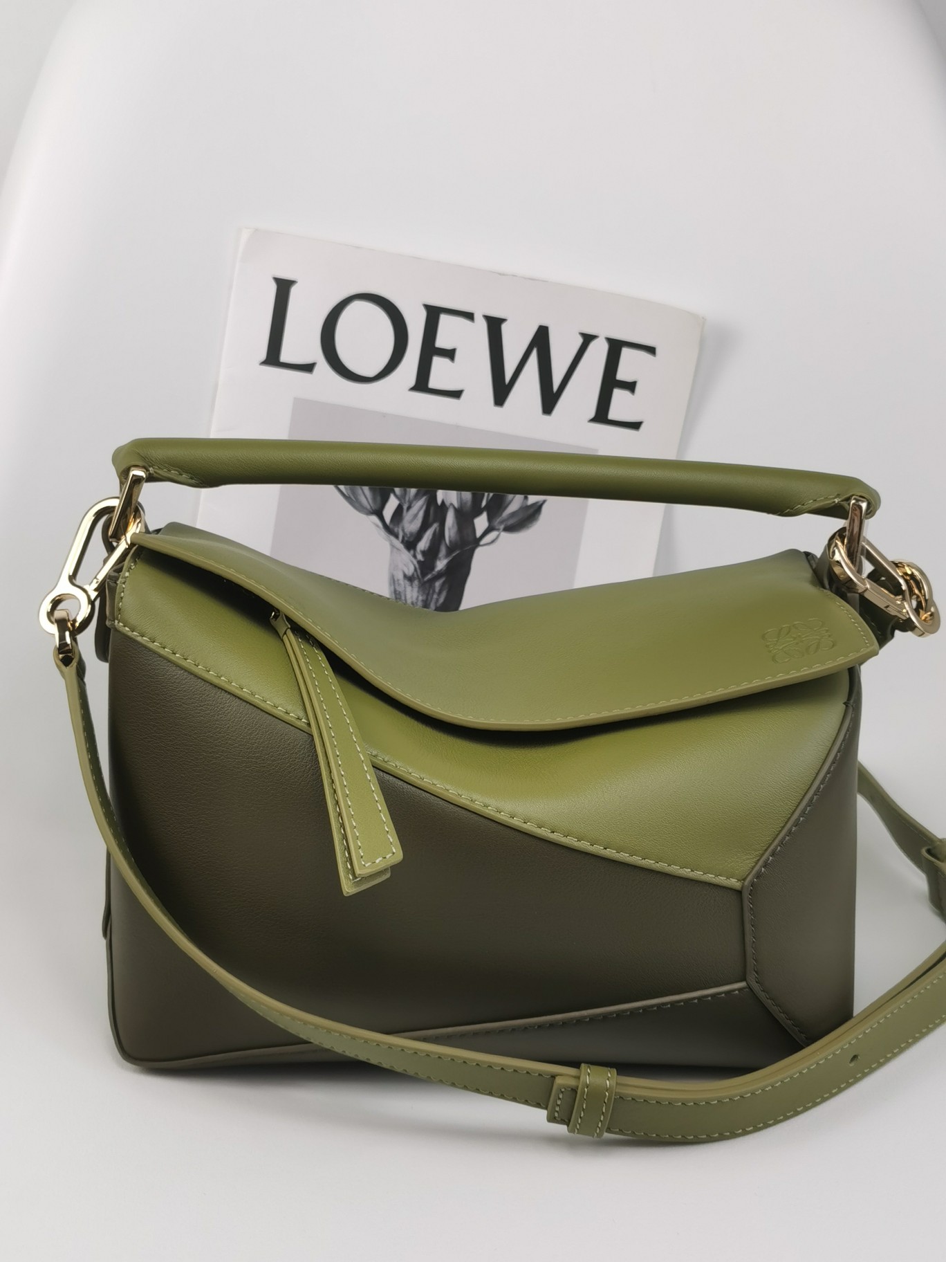 로에베 Loewe 3001b Puzzle Bag 24cm
