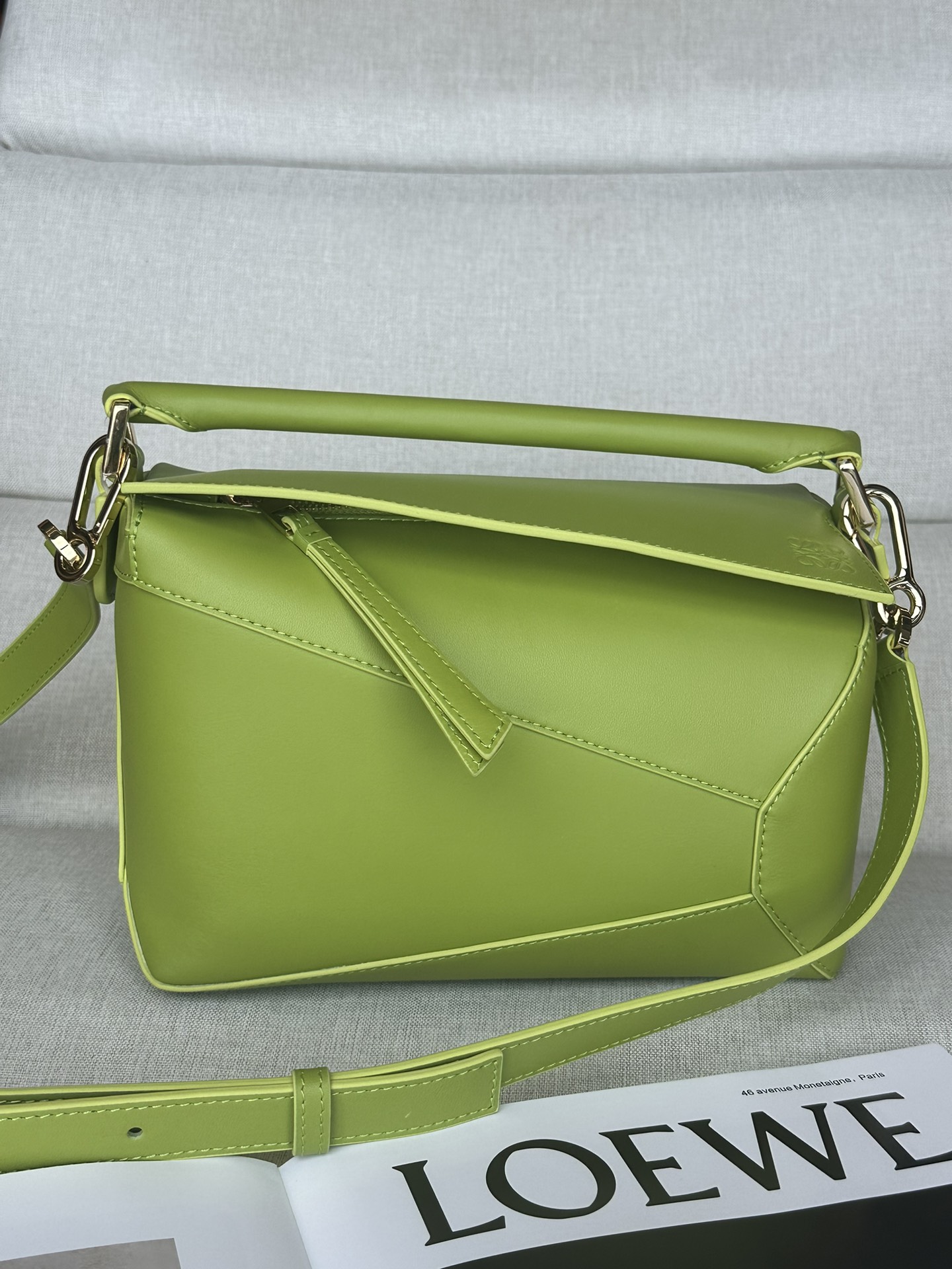 로에베 Loewe 3001b Puzzle Bag 24cm