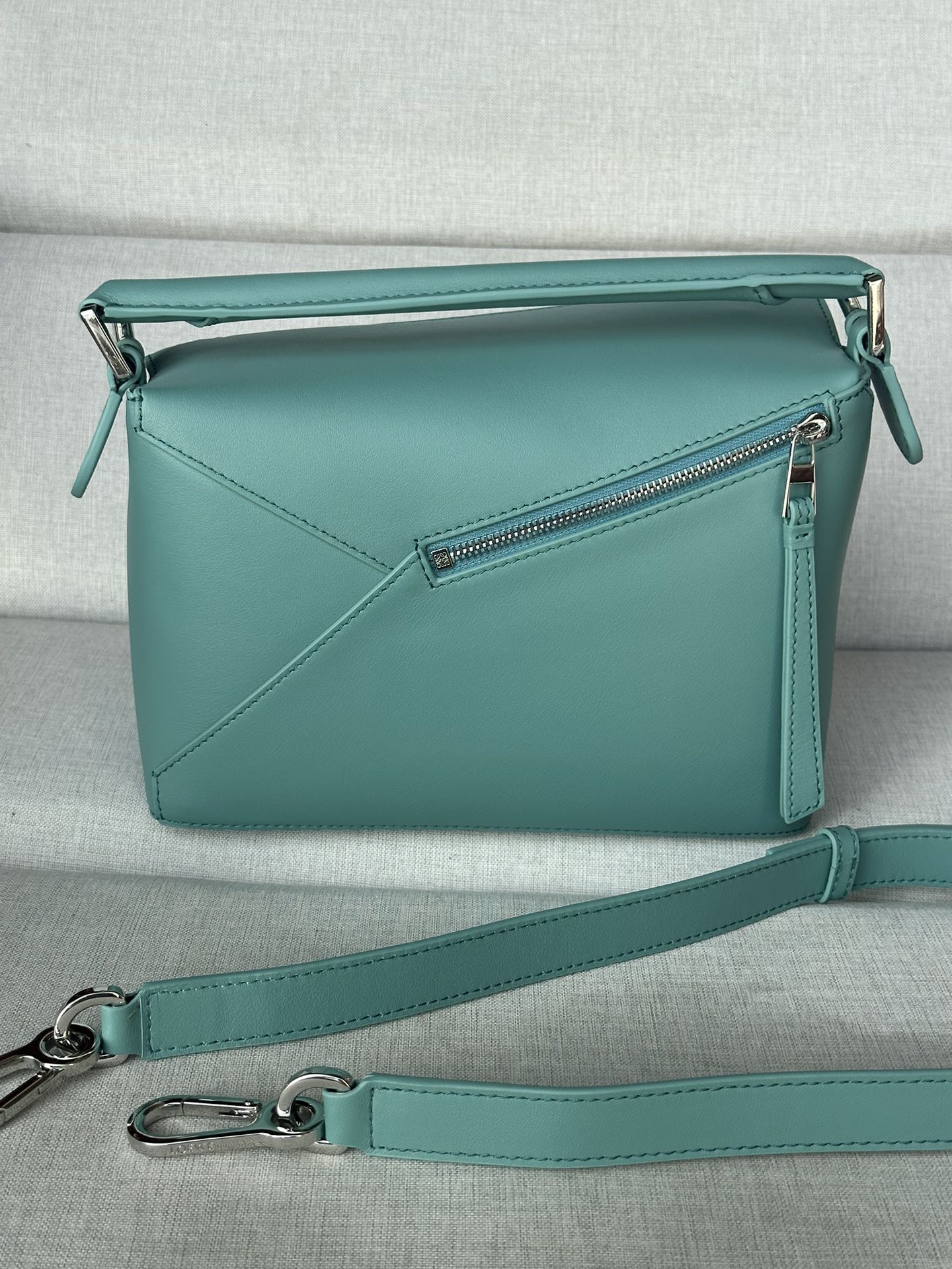 로에베 Loewe 3001b Puzzle Bag 24cm