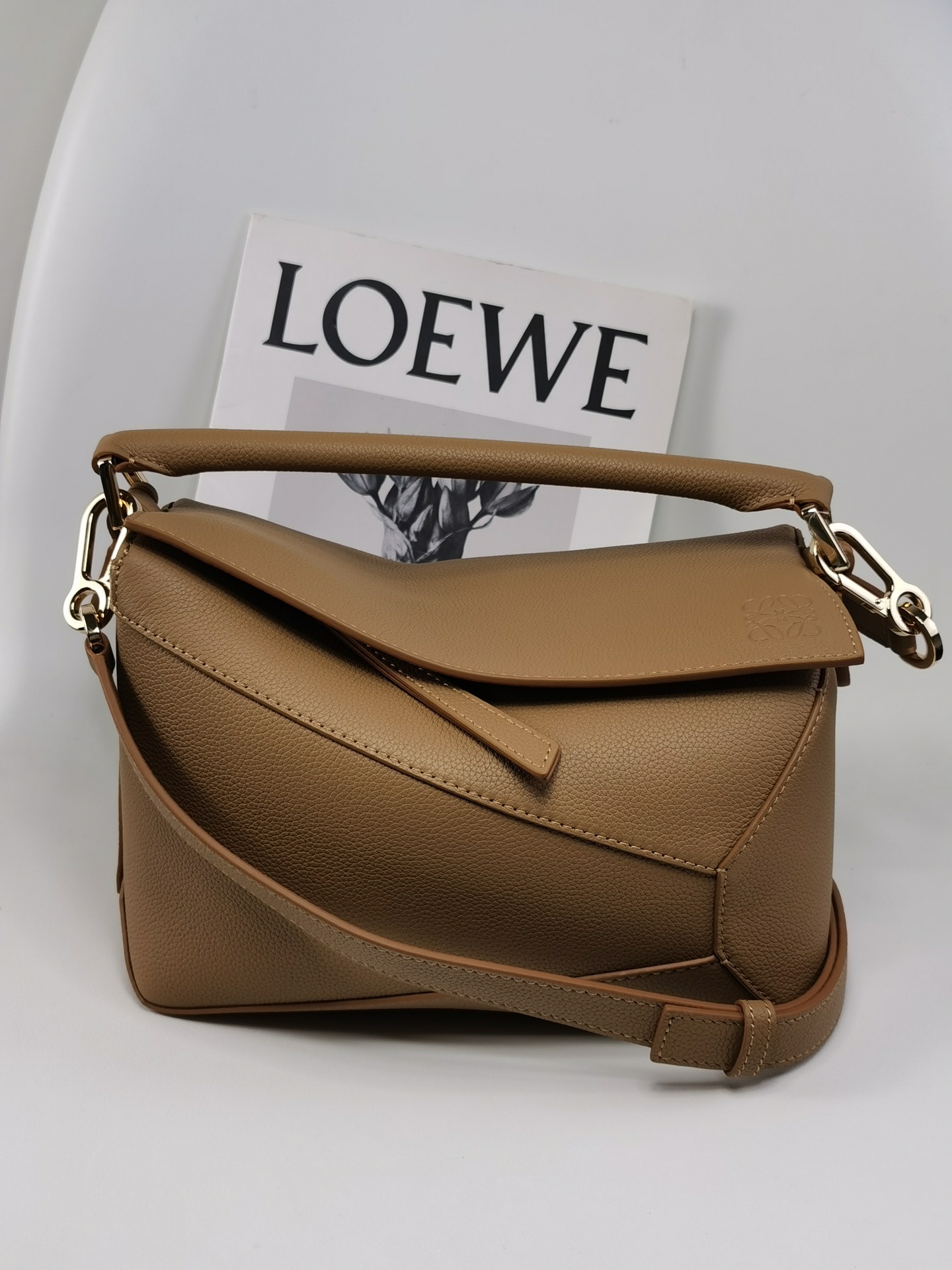 로에베 Loewe 3001b Puzzle Bag 24cm