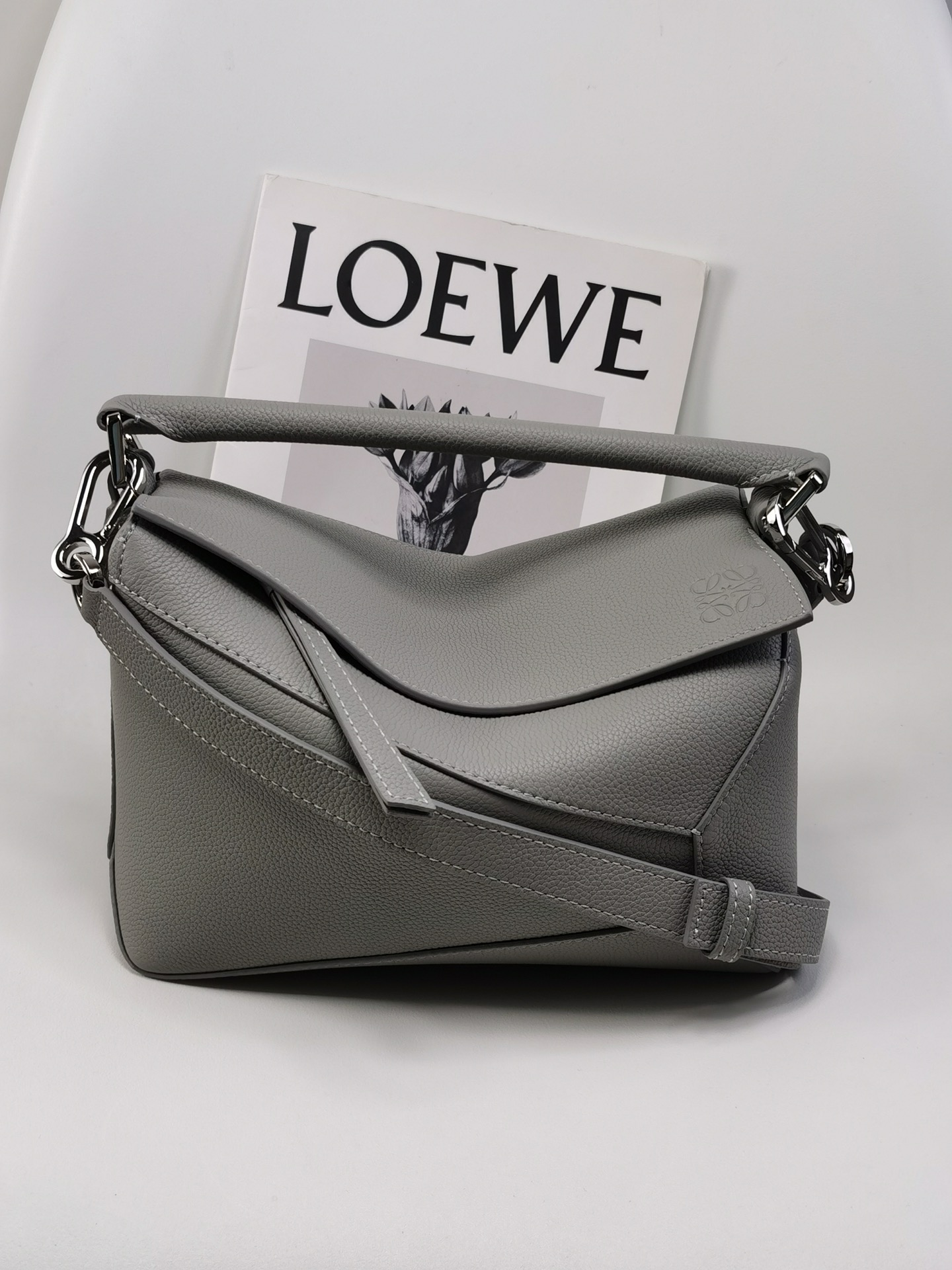 로에베 Loewe 3001b Puzzle Bag 24cm