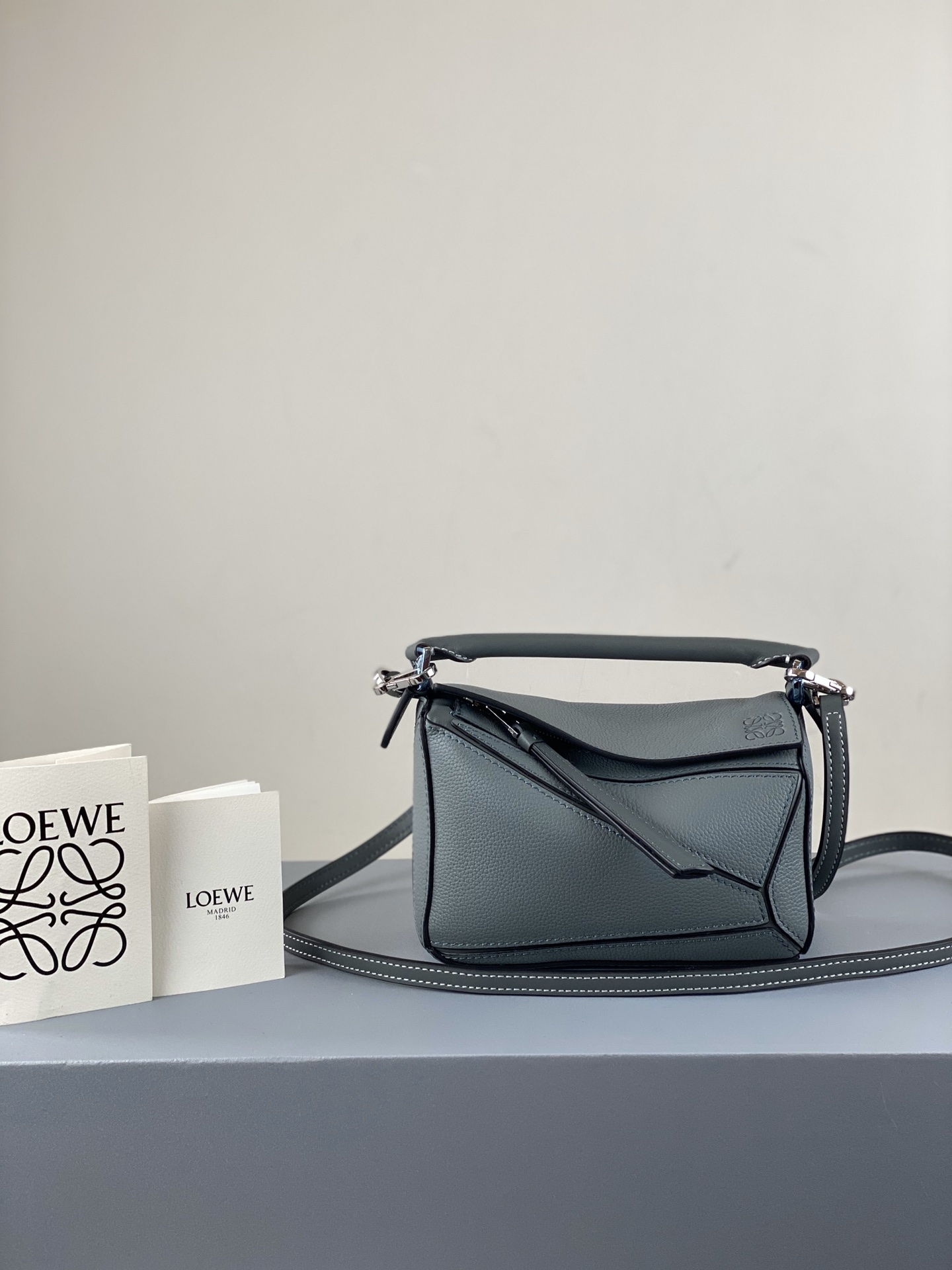로에베 Loewe 3000 mini puzzle Bag 18cm