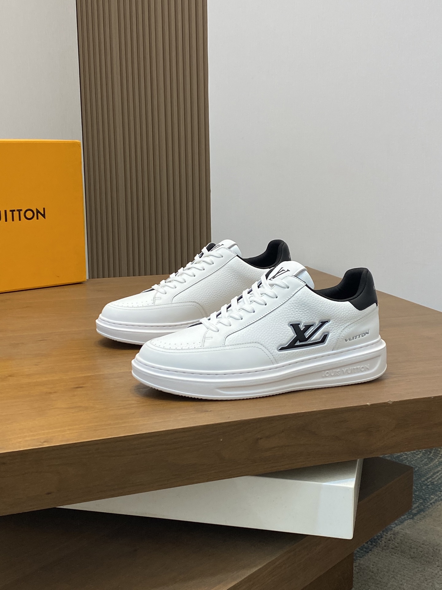 루이비통 Louis Vuitton 스니커즈