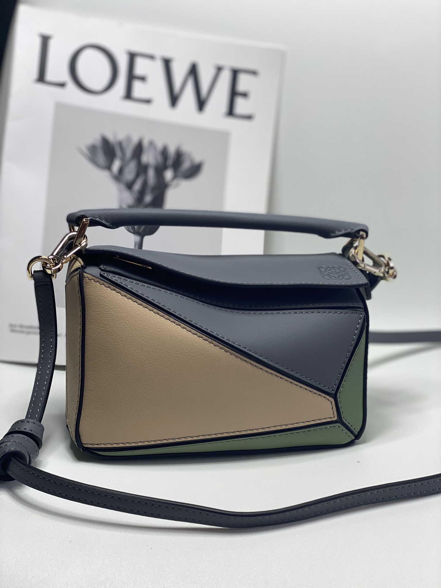 로에베 Loewe 3000 mini puzzle Bag 18cm