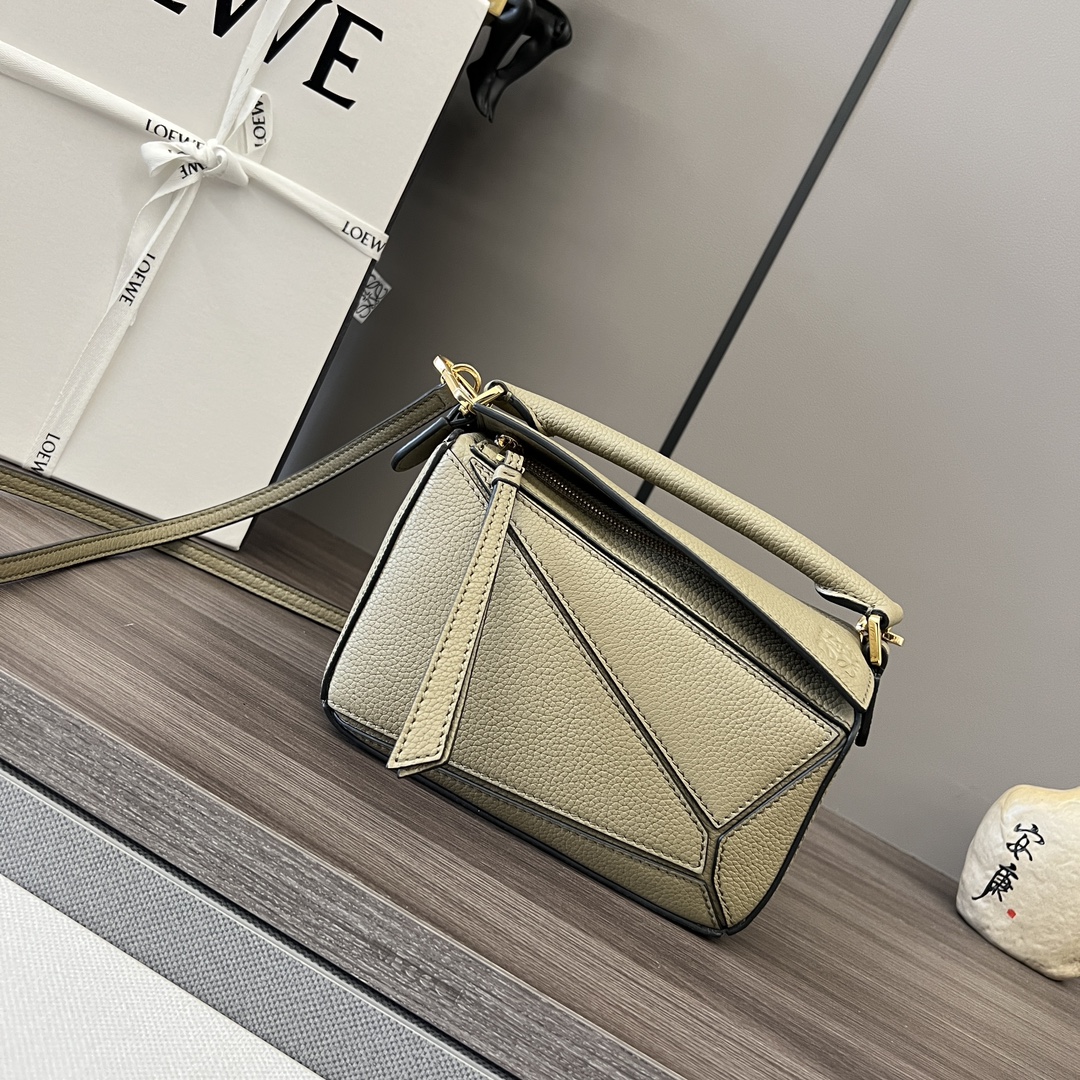 로에베 Loewe 3000 mini puzzle Bag 18cm