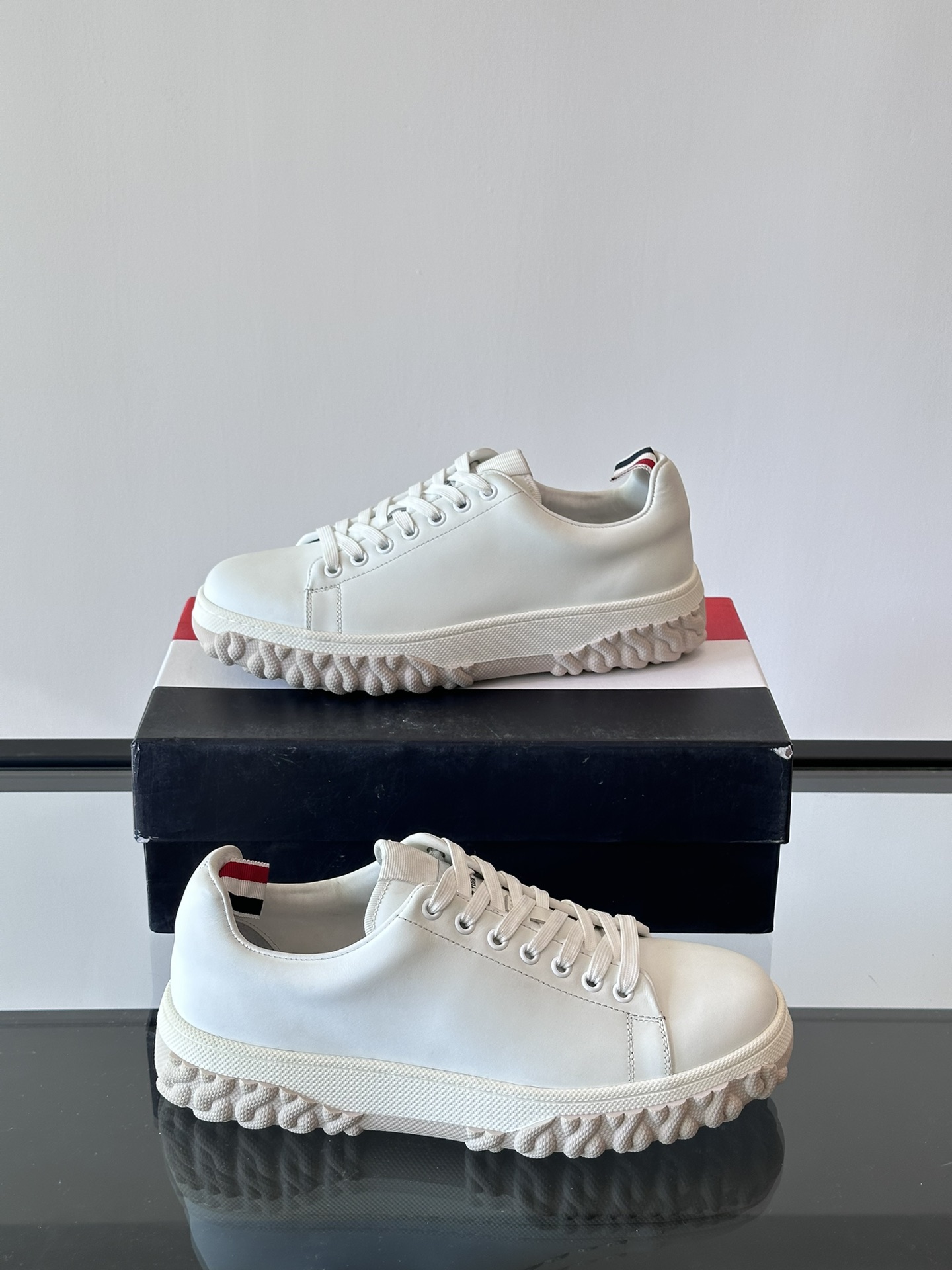 톰브라운 Thom Browne 스니커즈