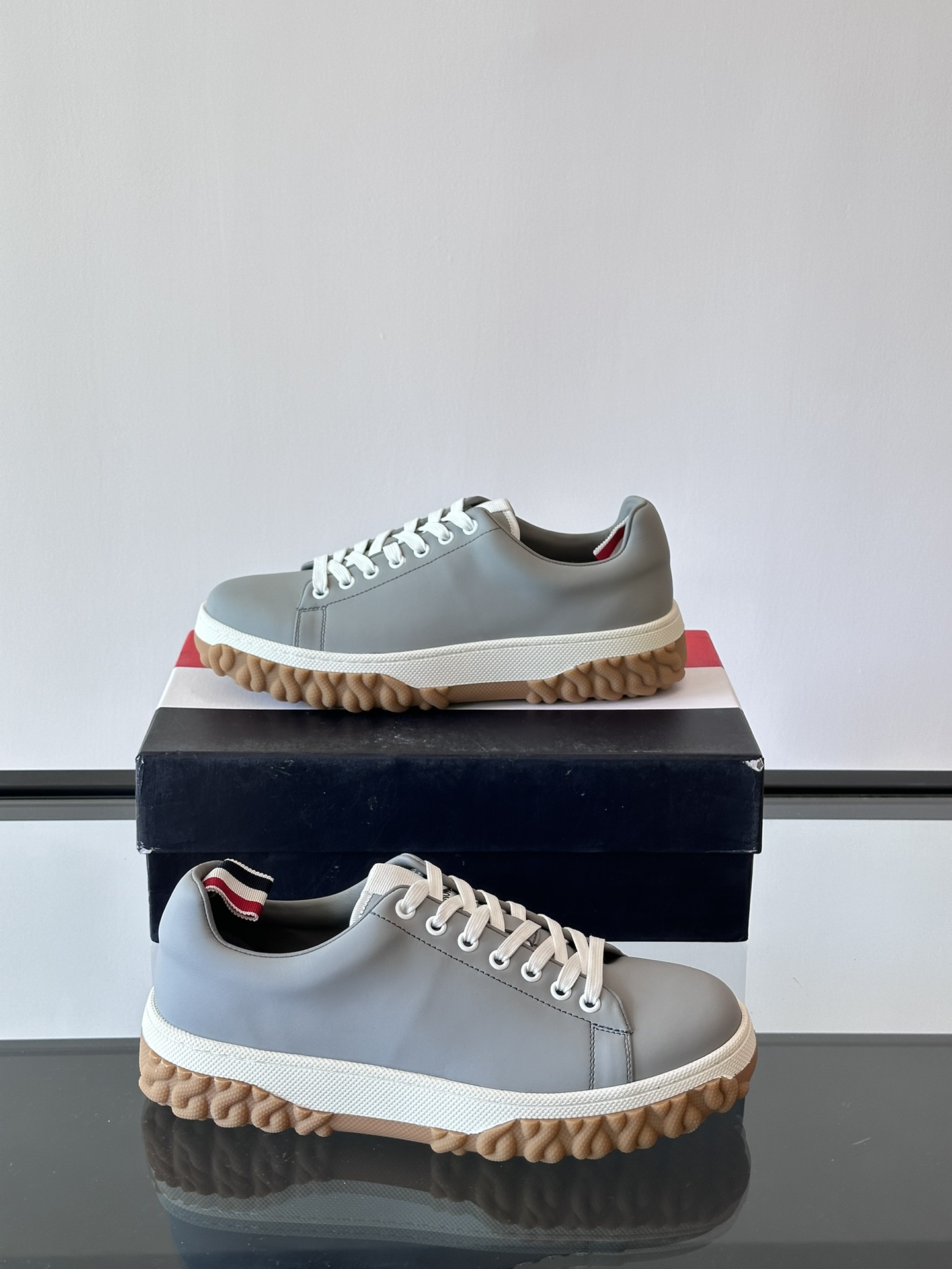 톰브라운 Thom Browne 스니커즈
