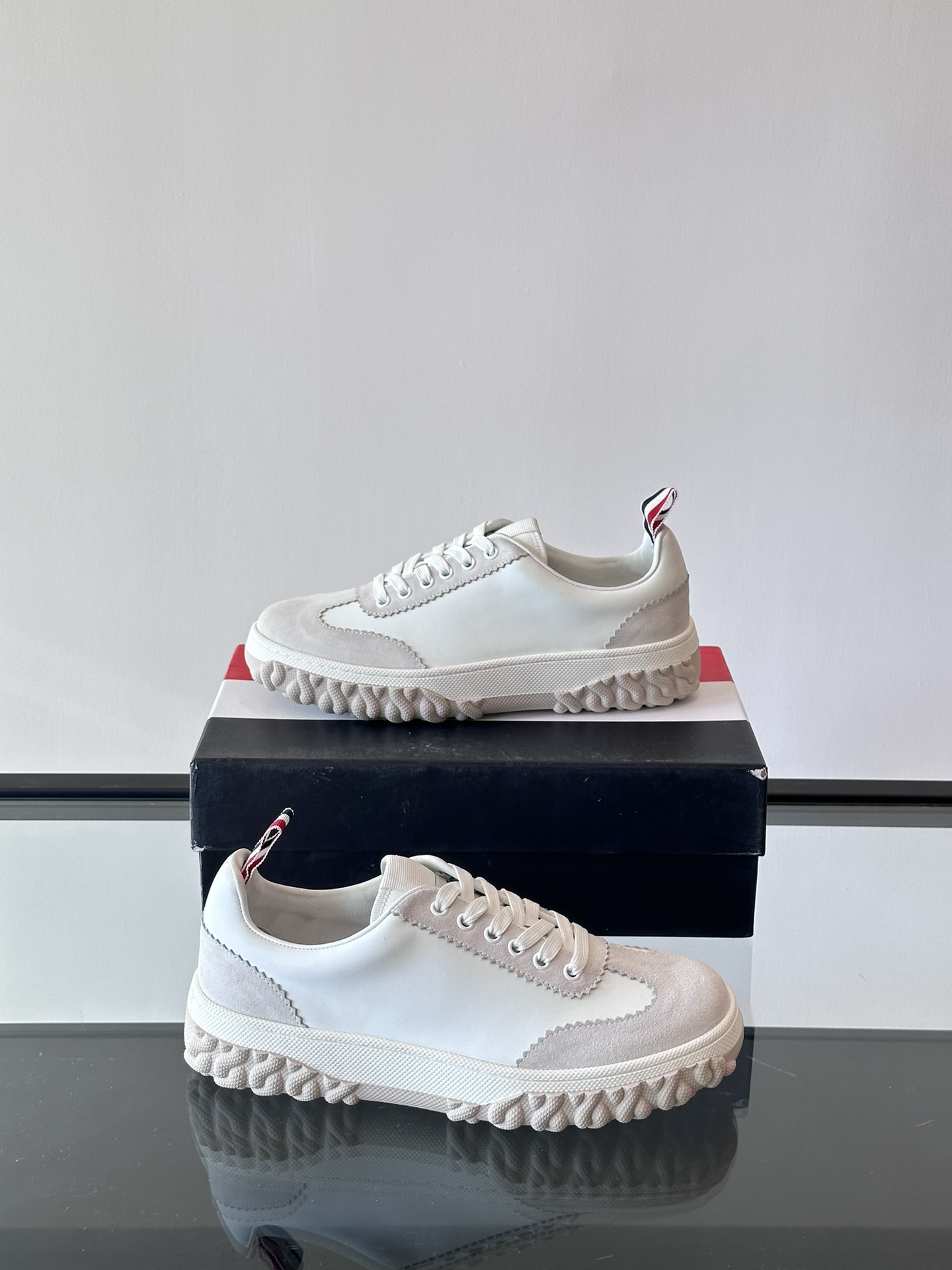 톰브라운 Thom Browne 스니커즈