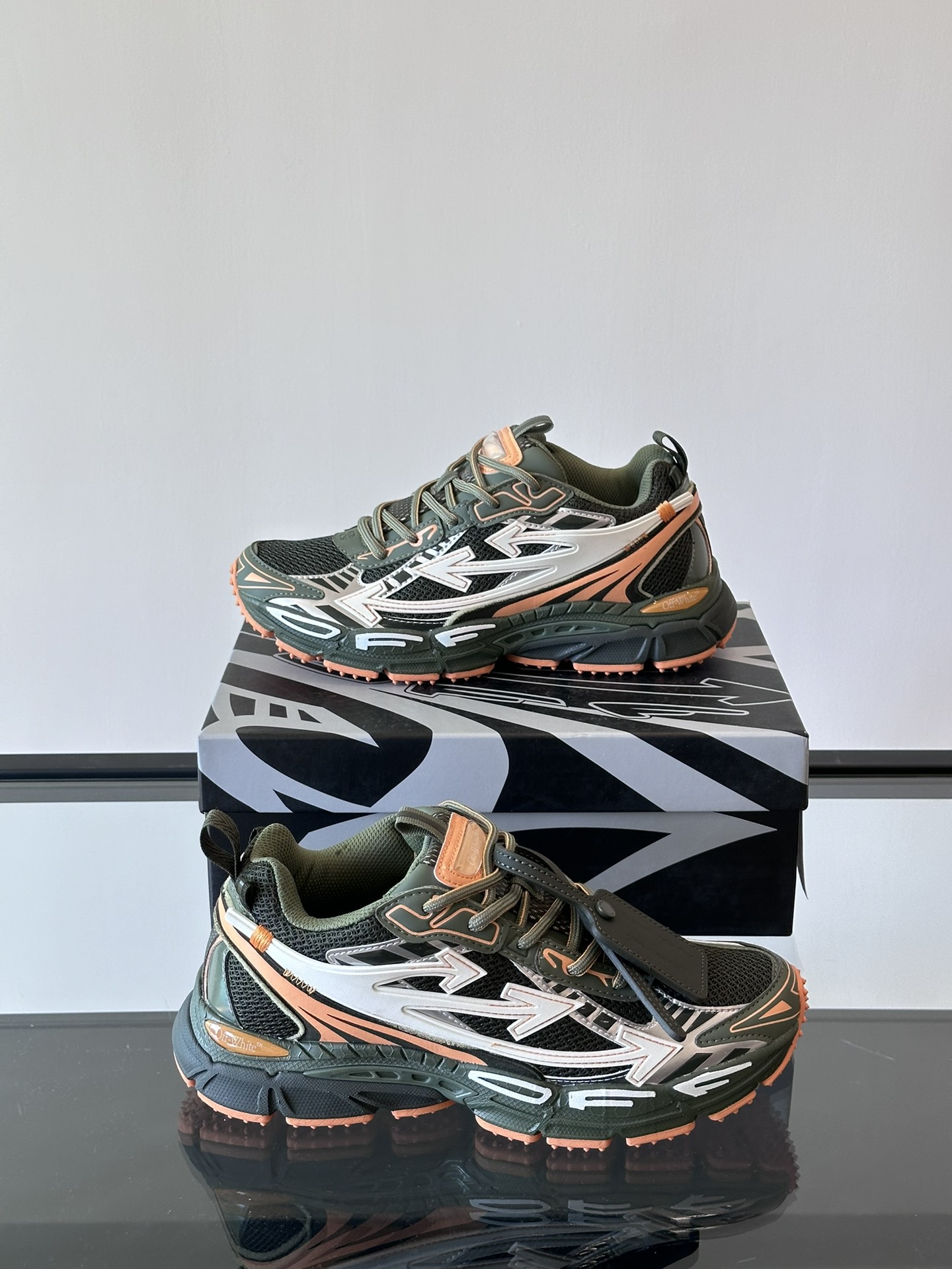 오프화이트 (Off-White) 스니커즈