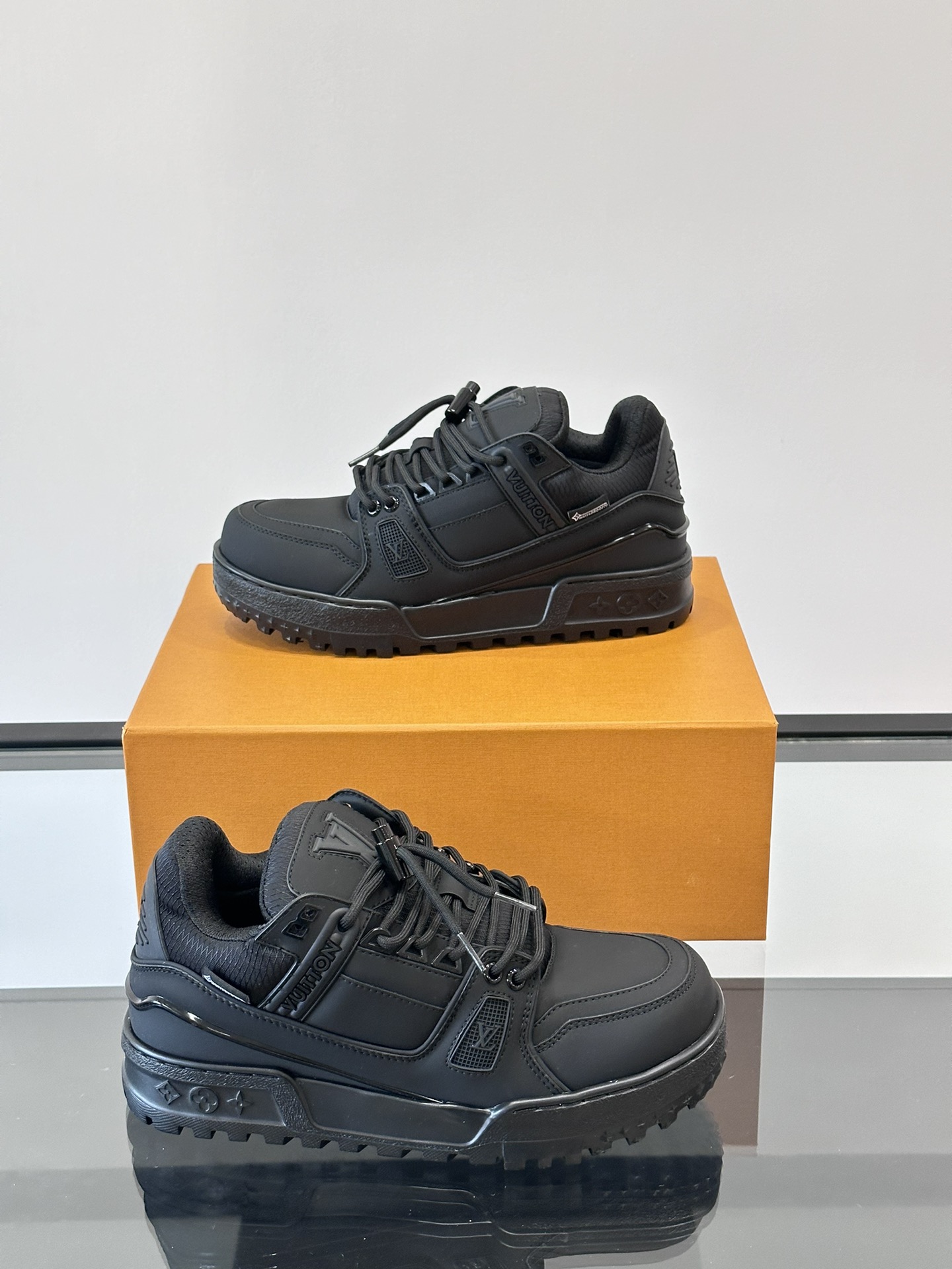 루이비통 LV TRAINER 스니커즈