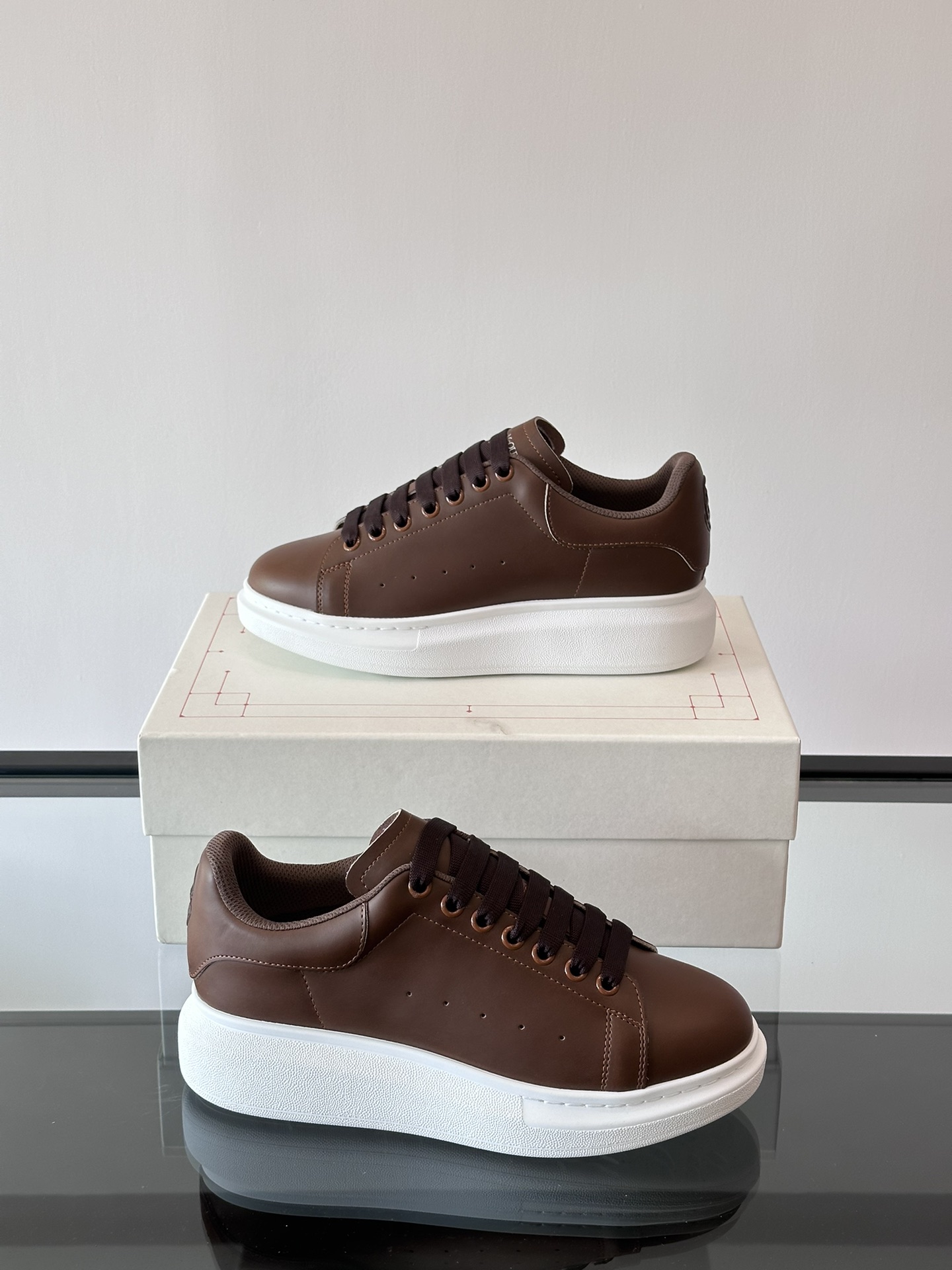 Alexander McQueen 스니커즈