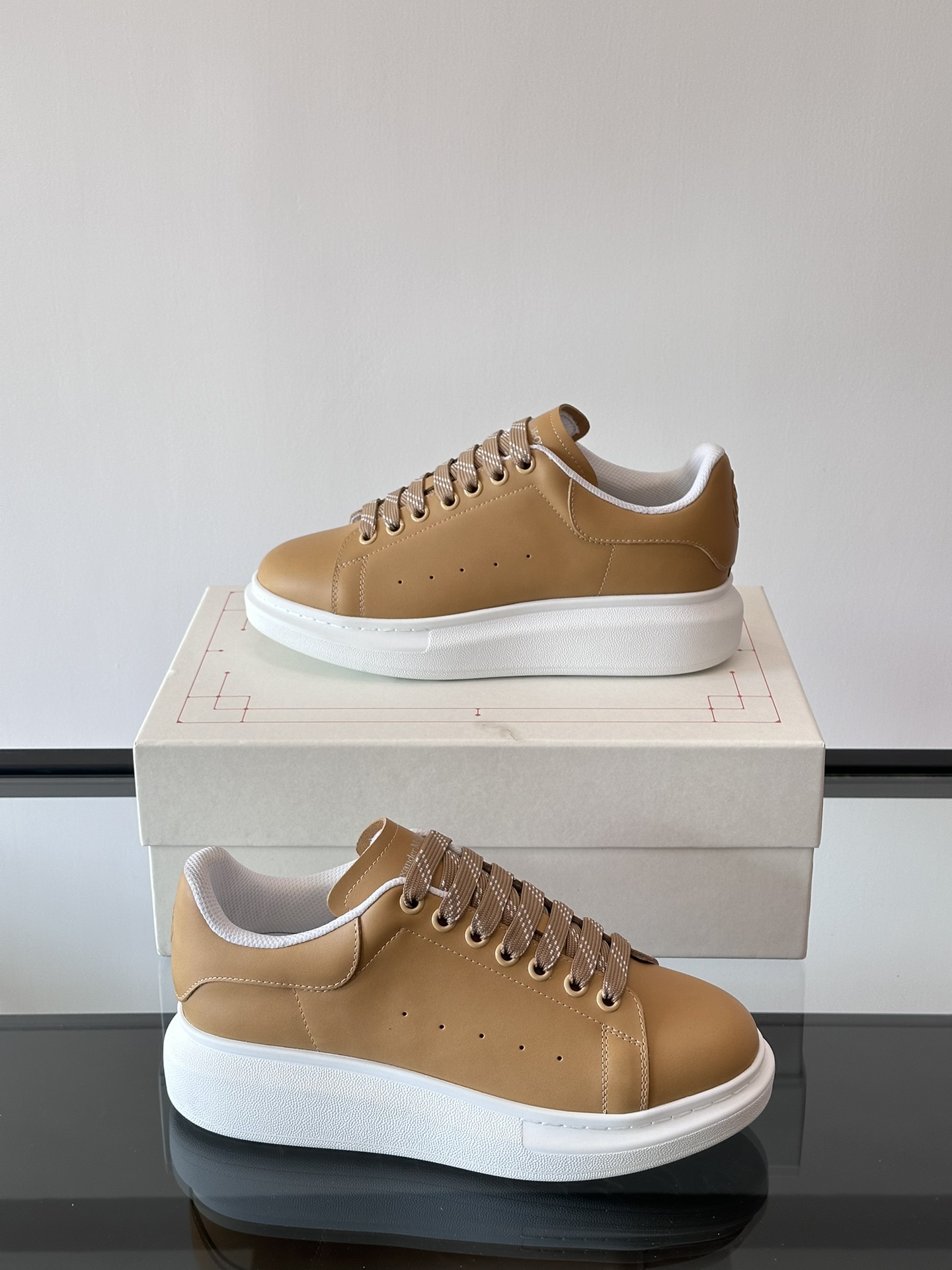 Alexander McQueen 스니커즈