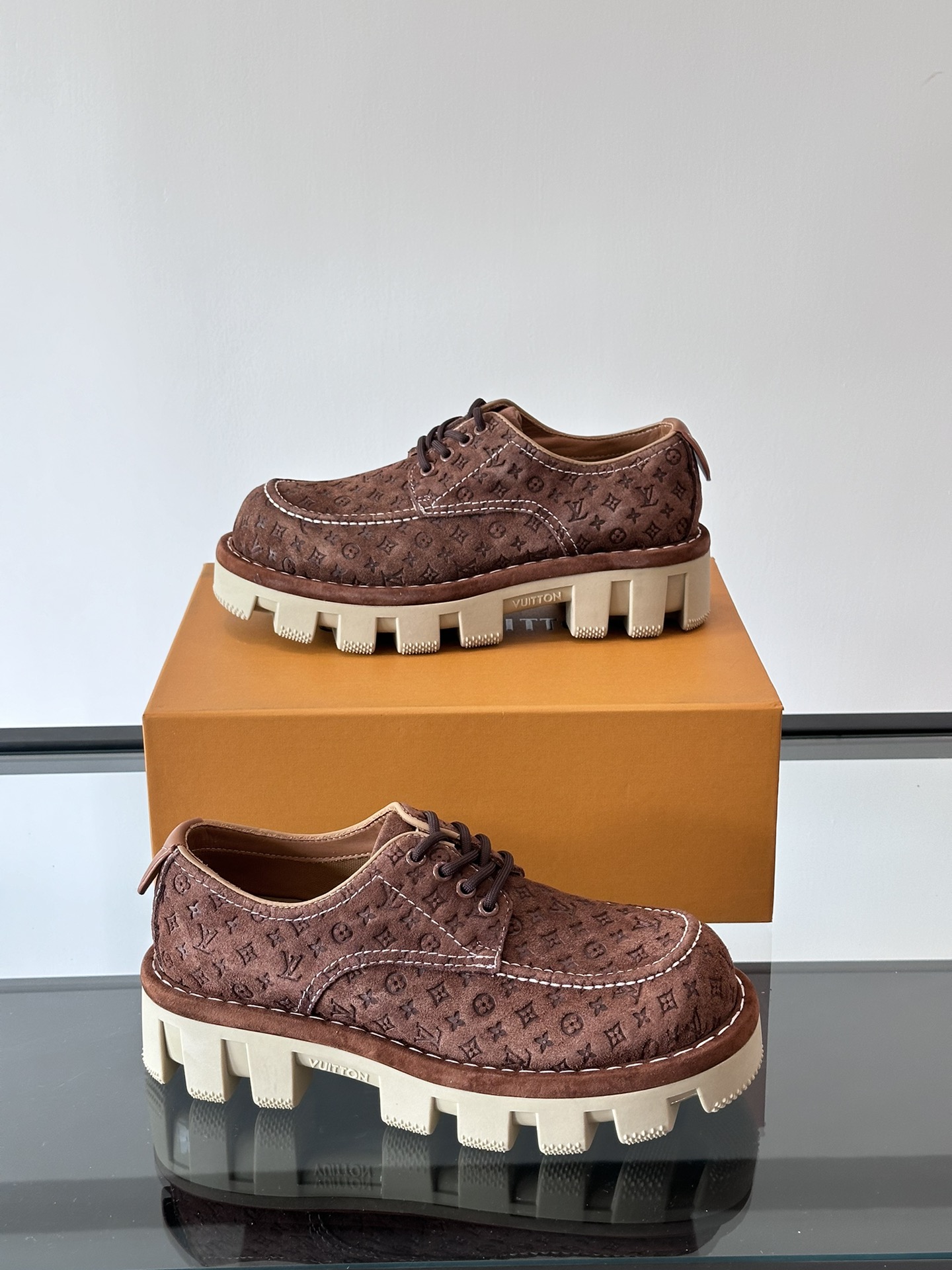 루이비통 LV Checker 스니커즈