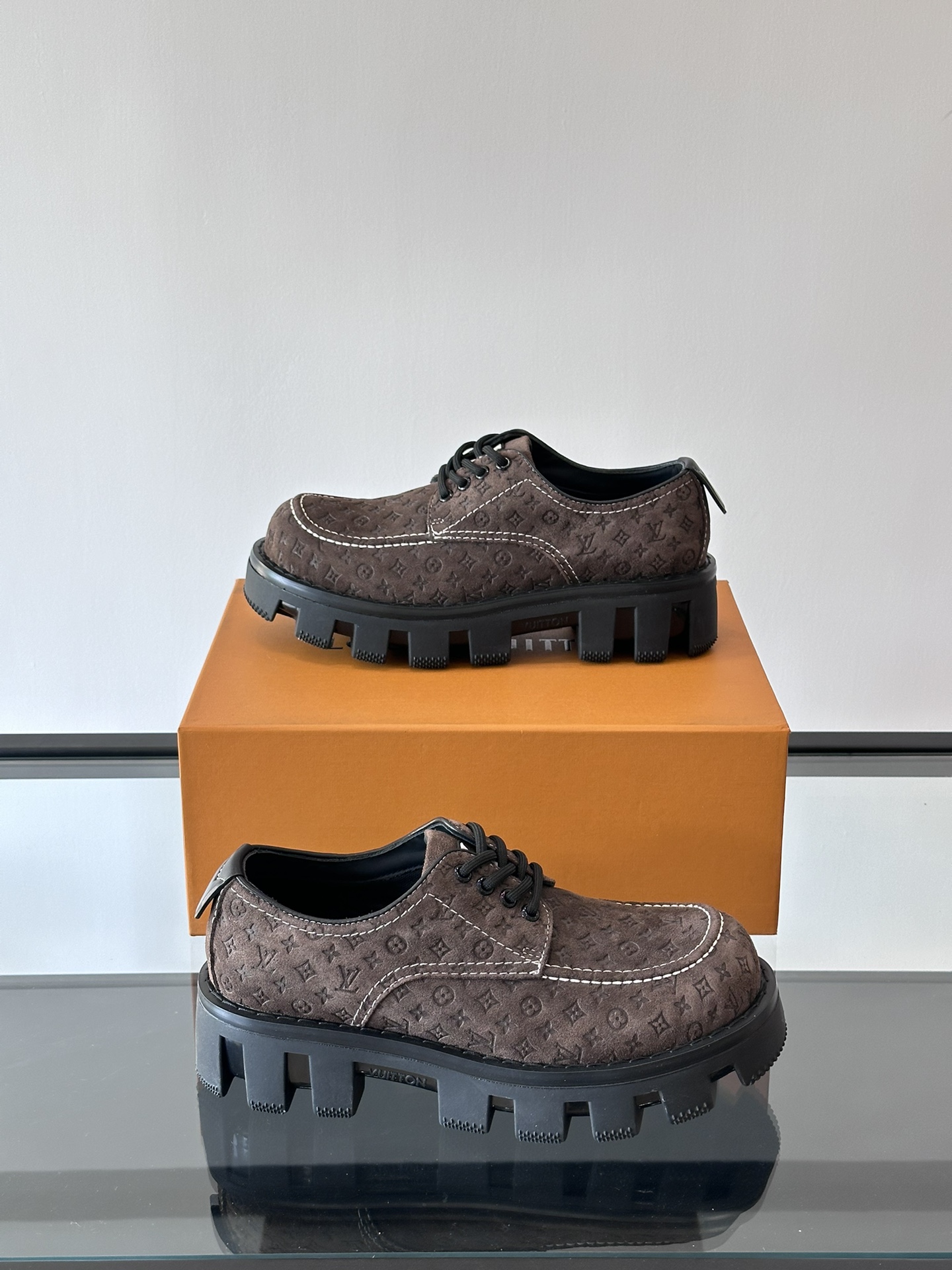 루이비통 LV Checker 스니커즈