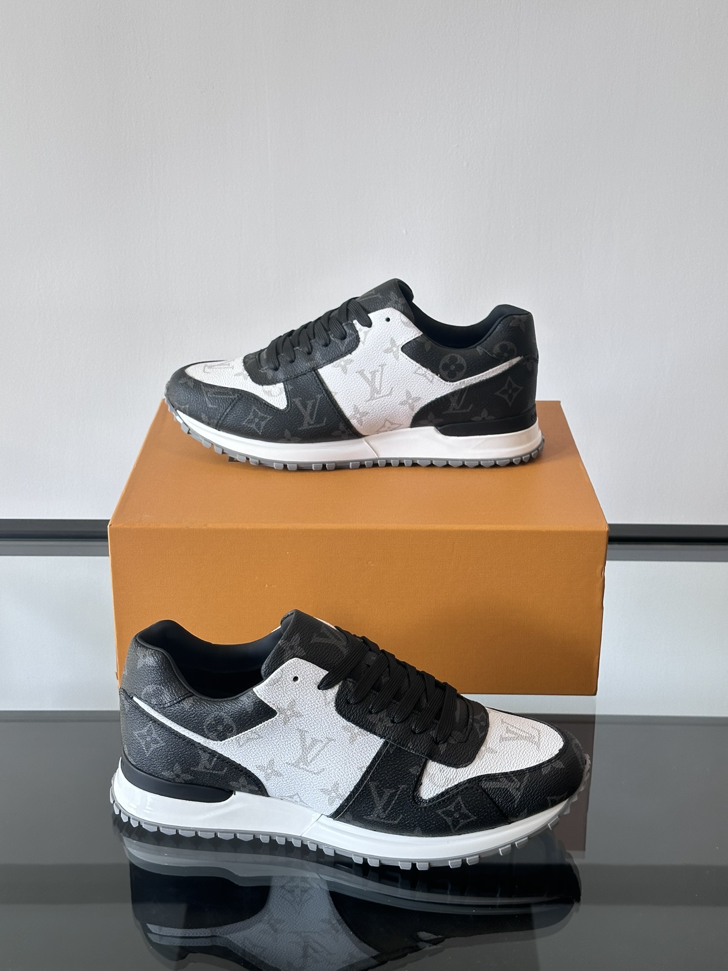 루이비통 LV RUN AWAY 스니커즈