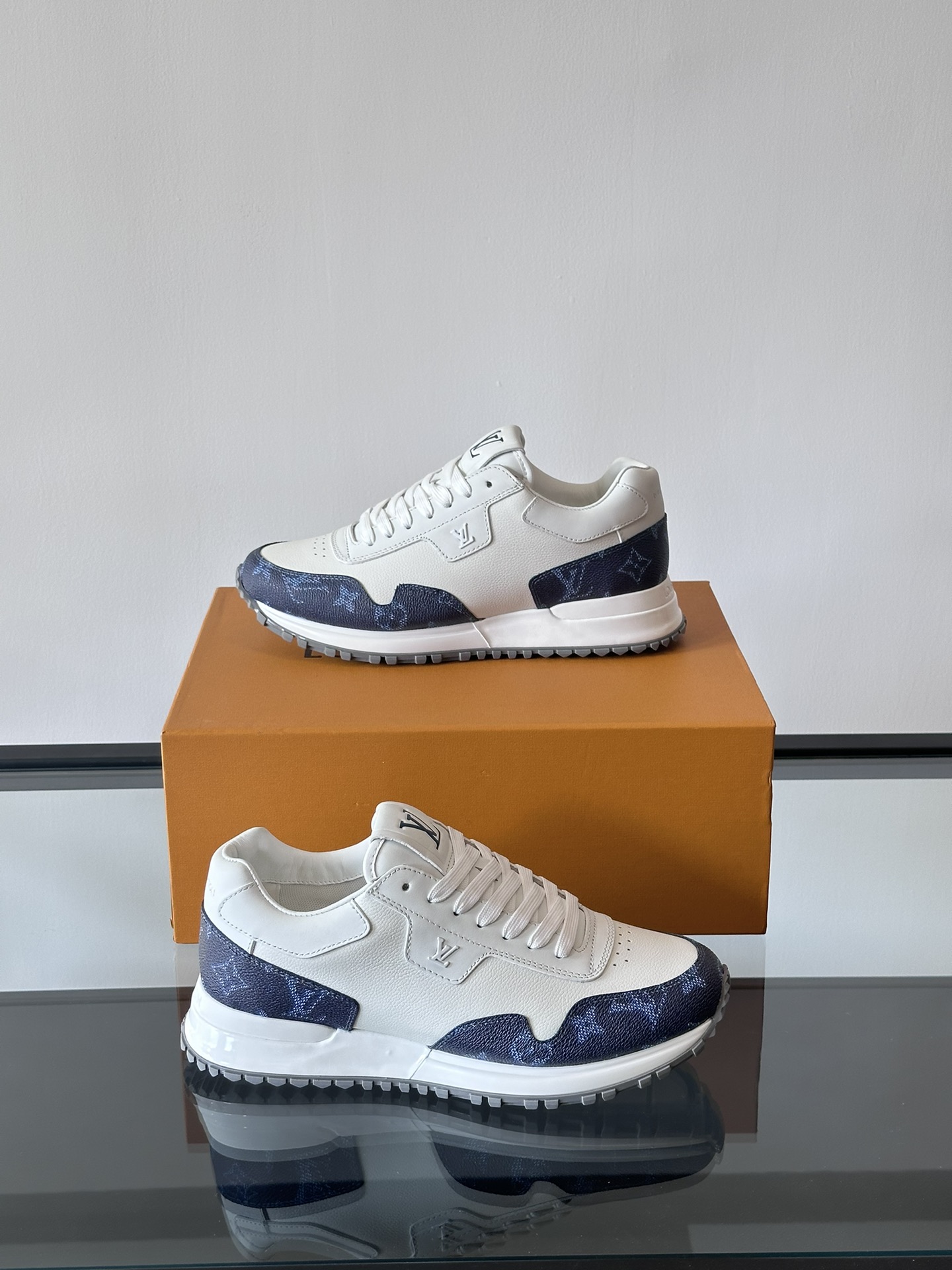 루이비통 LV RUN AWAY 스니커즈