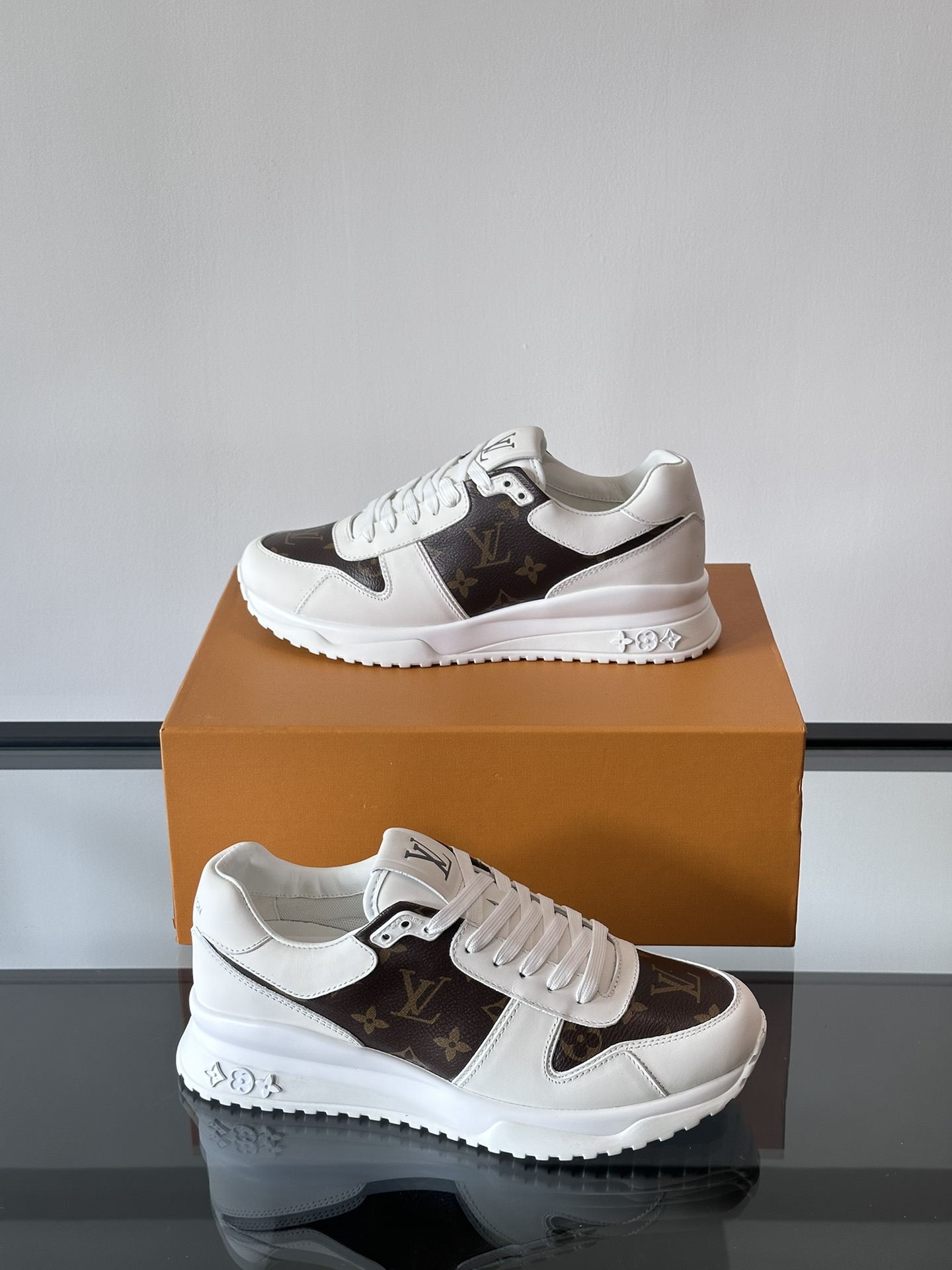 루이비통 LV RUN AWAY 스니커즈