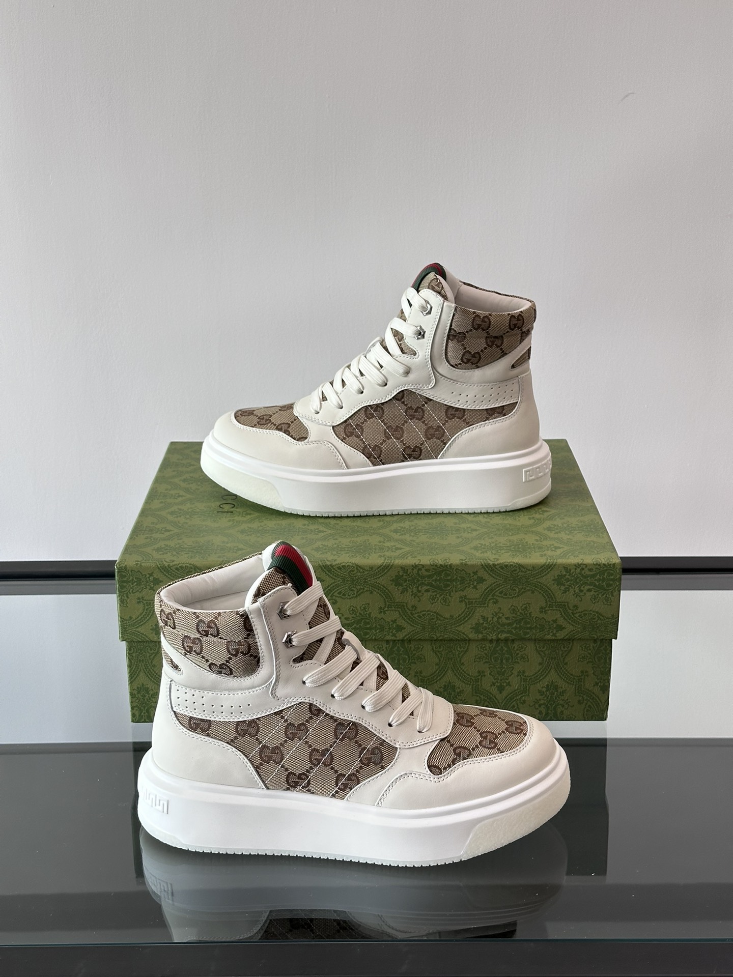 구찌 Gucci 스니커즈