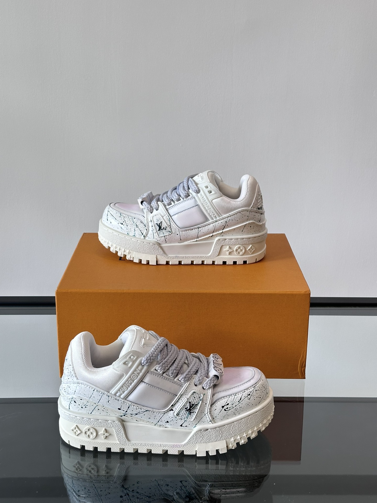 루이비통 LV TRAINER 스니커즈