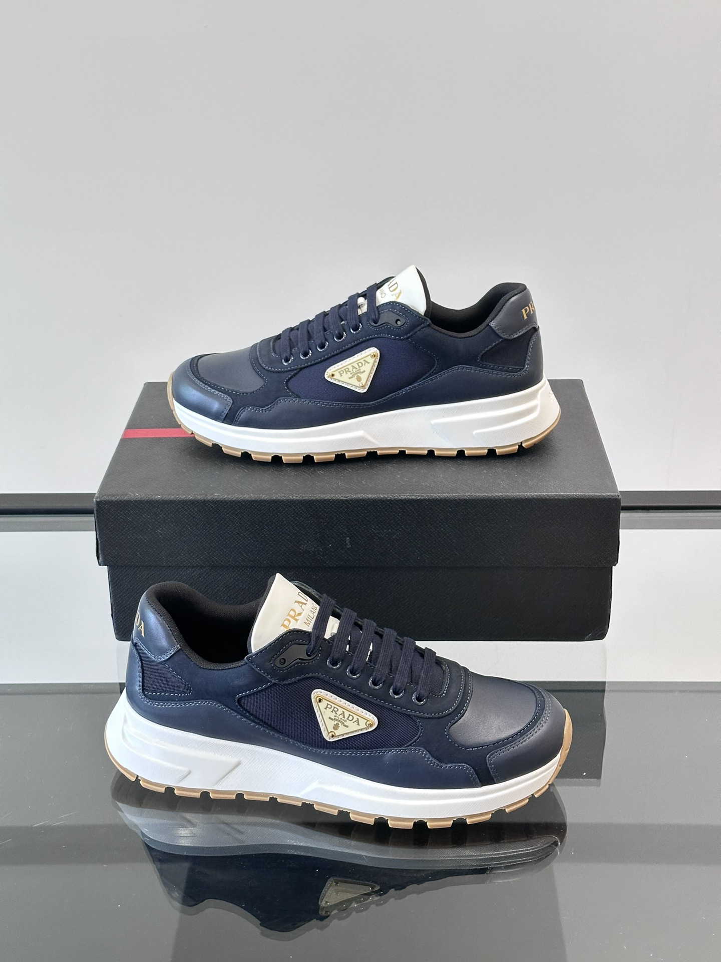 프라다 Prada 스니커즈