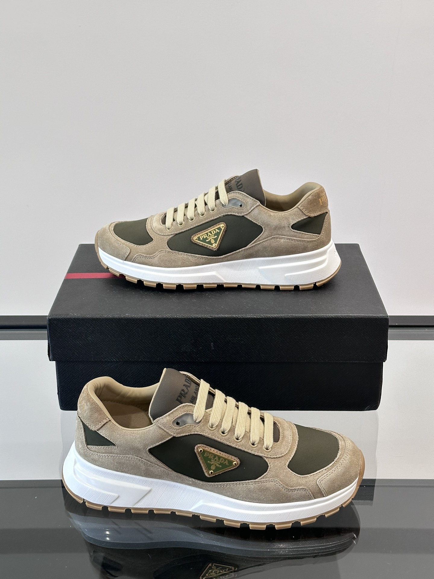 프라다 Prada 스니커즈