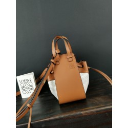 로에베 Loewe 246S Mini Hammock Dw Bag 19cm
