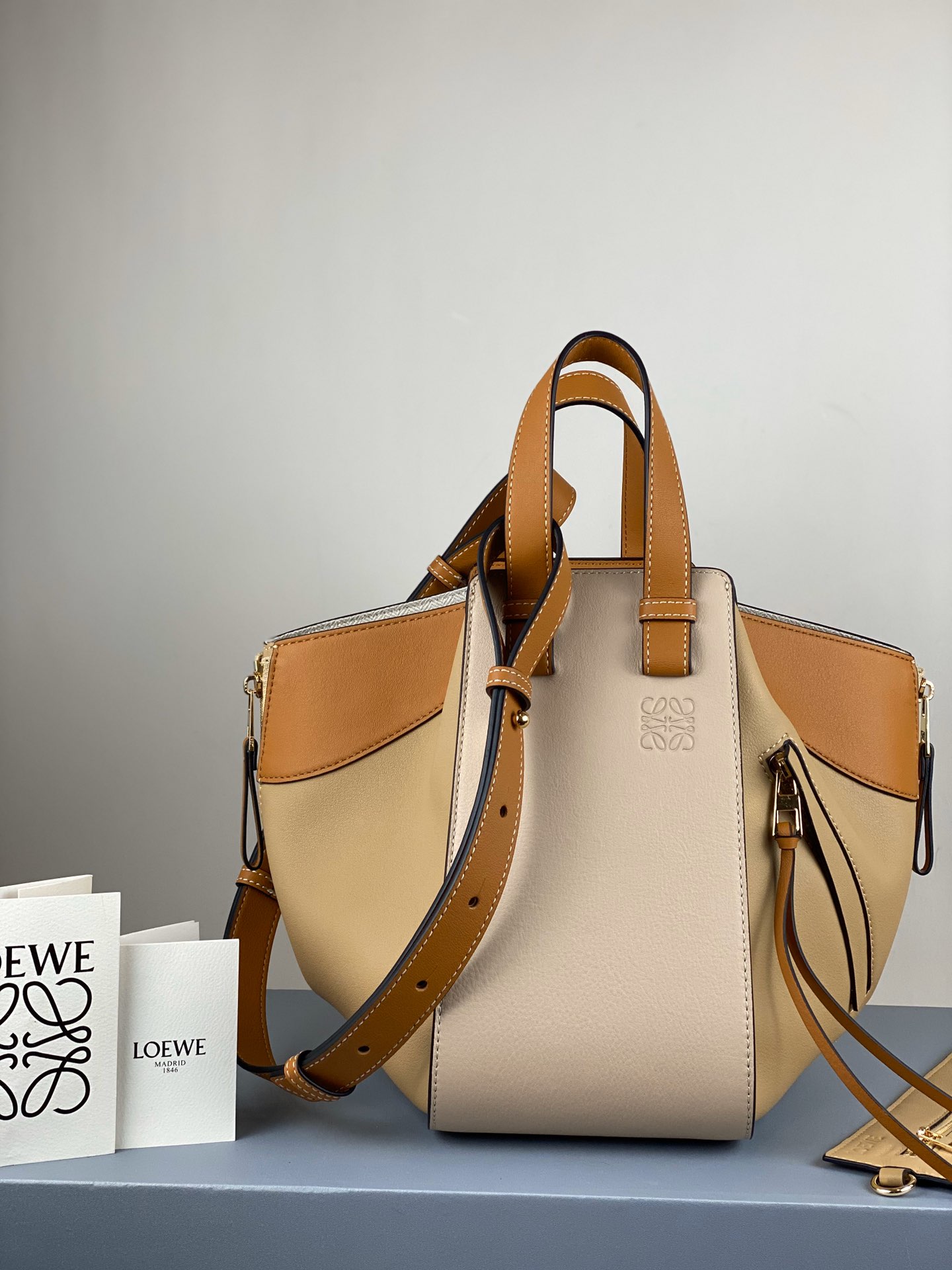 로에베 Loewe 3047 Hammock bag 26cm