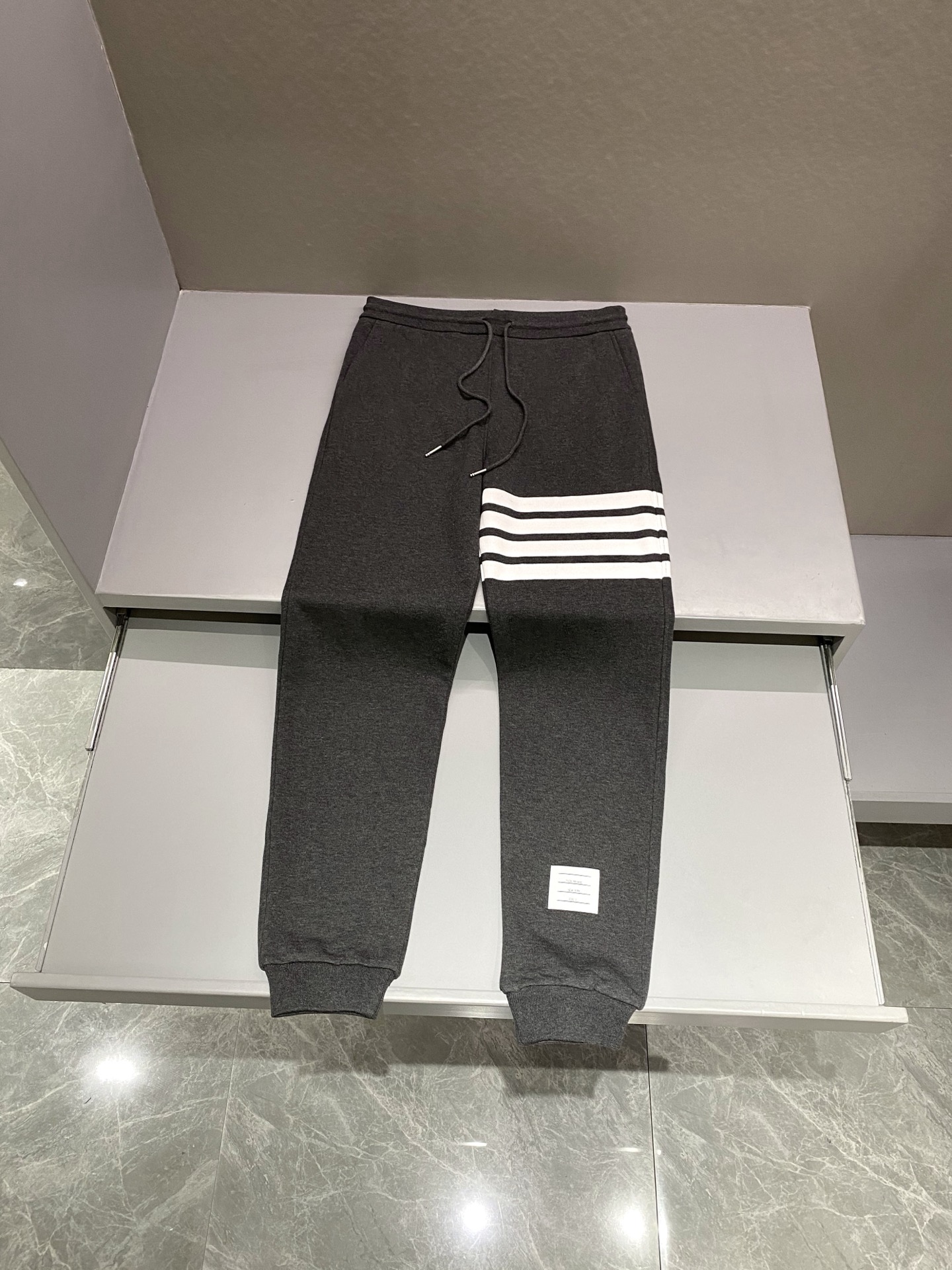 톰브라운 Thom Browne 바지