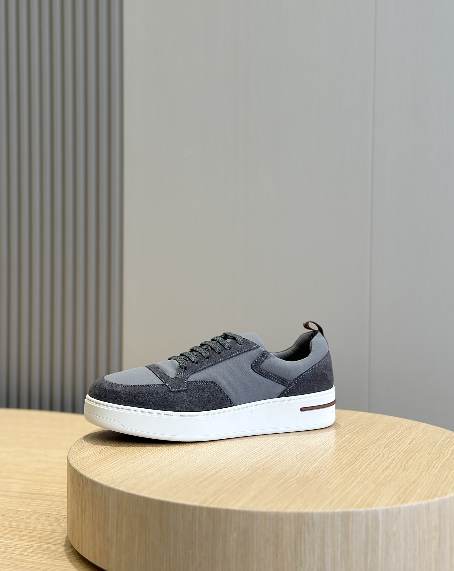 로로피아나 LP Newport Walk 스니커즈