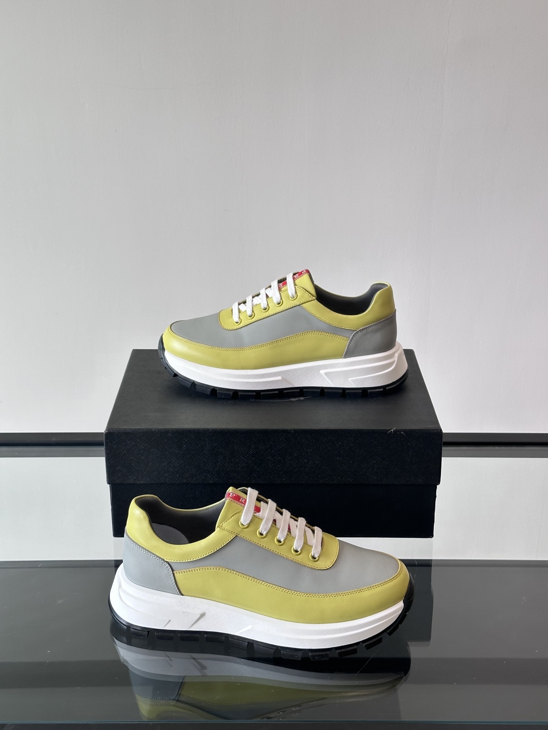 프라다 Prada 스니커즈