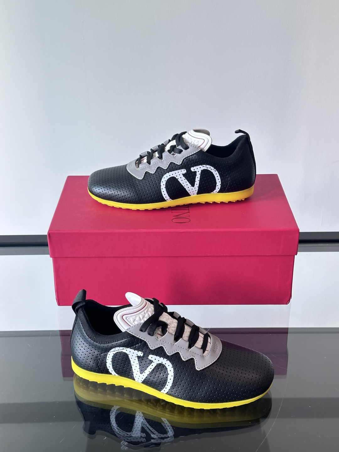 발렌티노 Valentino 스니커즈