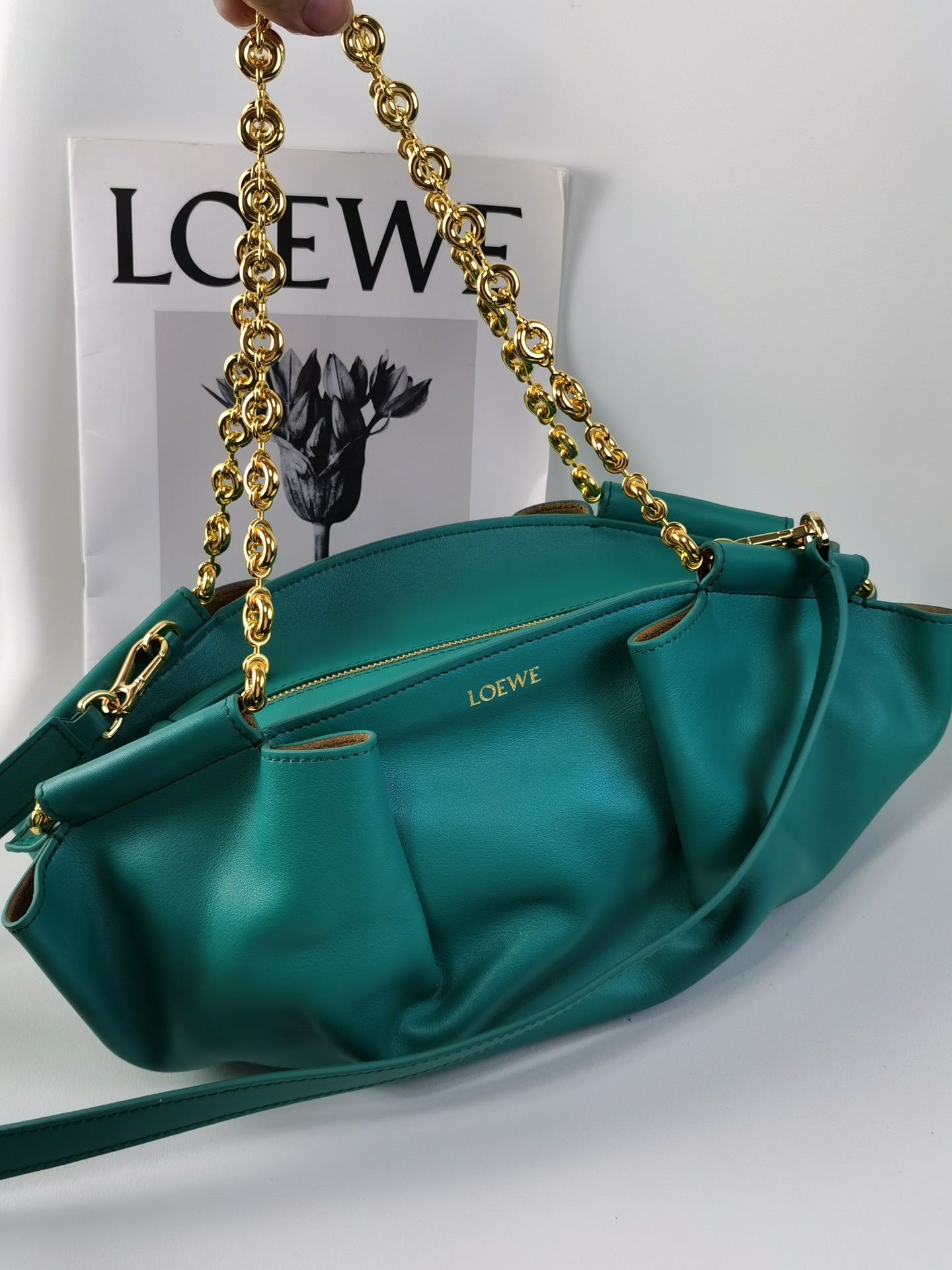 로에베 Loewe 1668A Small Paseo Bag In Shiny Nappa Calfskin 35cm