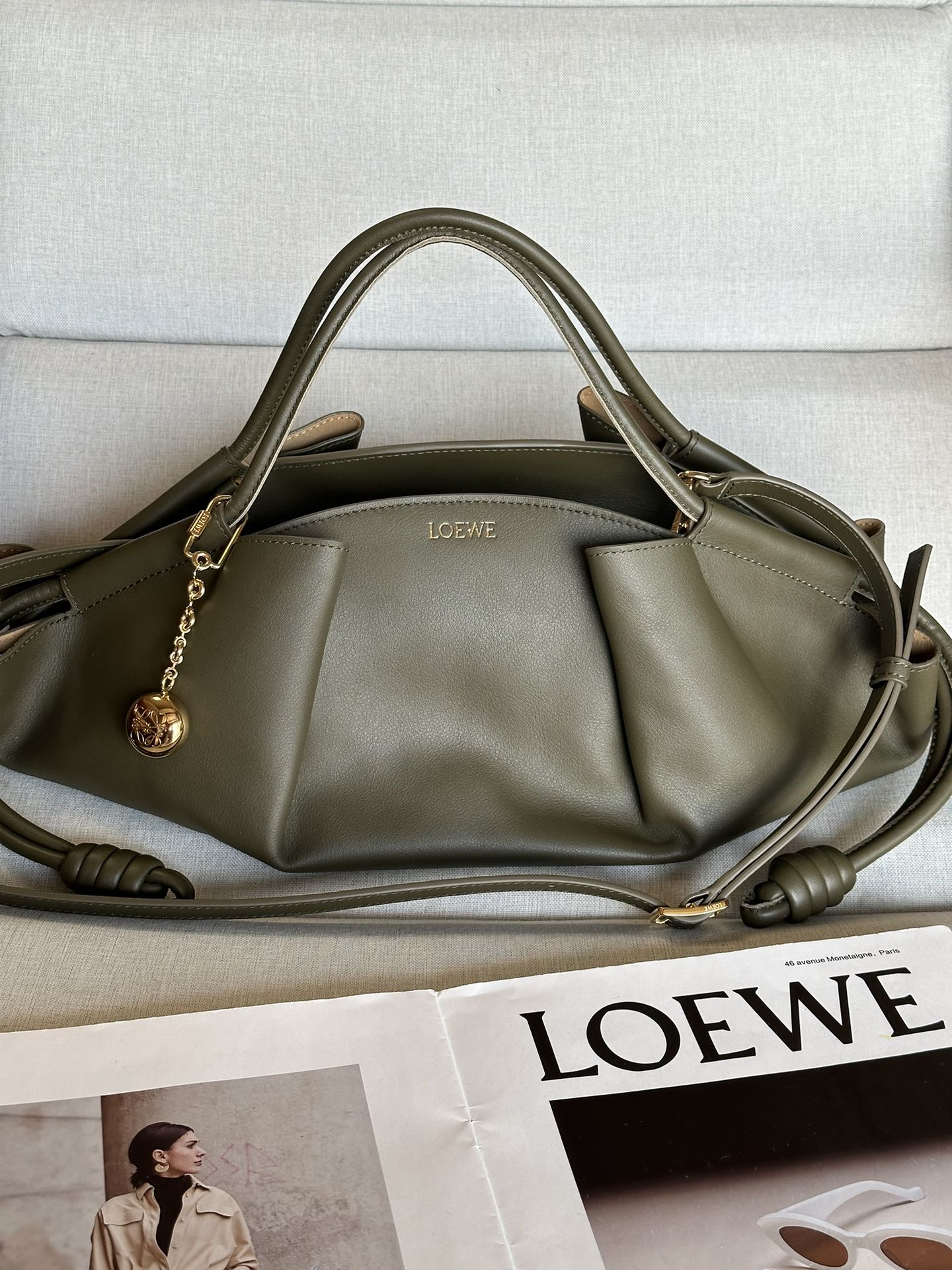 로에베 Loewe 1668L Large Paseo Bag In Shiny Nappa Calfskin 44cm