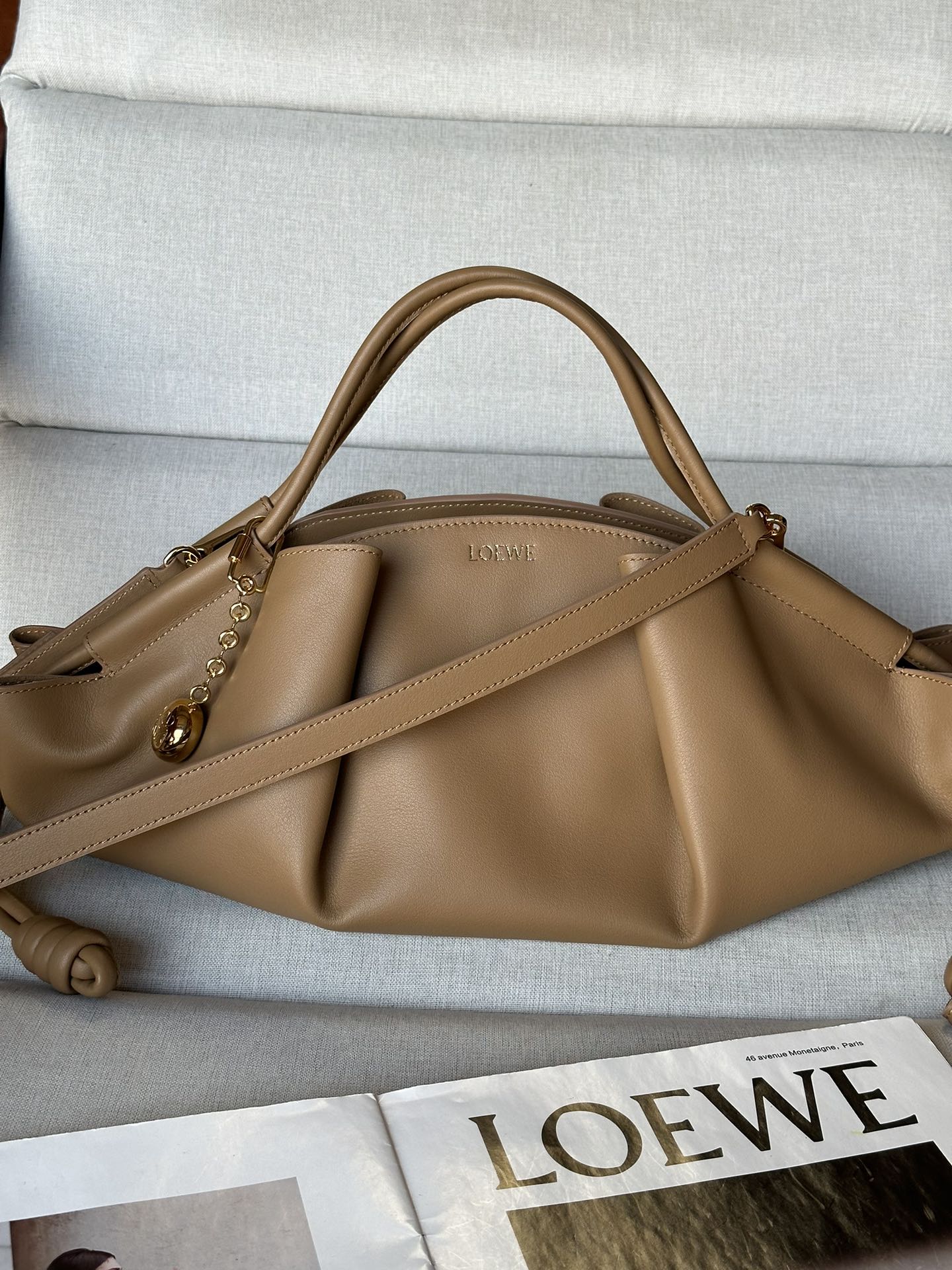 로에베 Loewe 1668L Large Paseo Bag In Shiny Nappa Calfskin 44cm