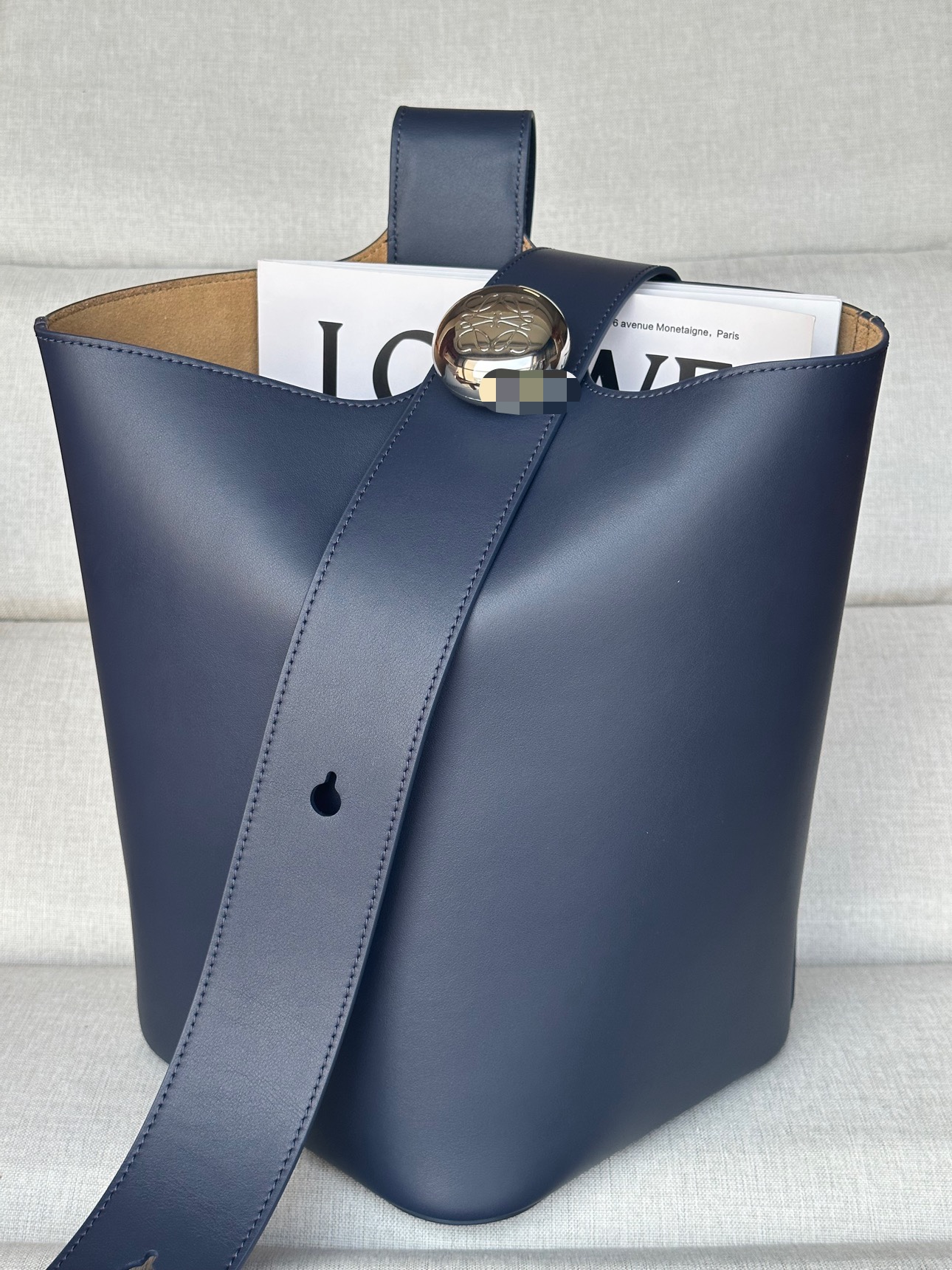 로에베 Loewe 332 Medium Pebble Bucket Bag in Mellow Calfskin Blue