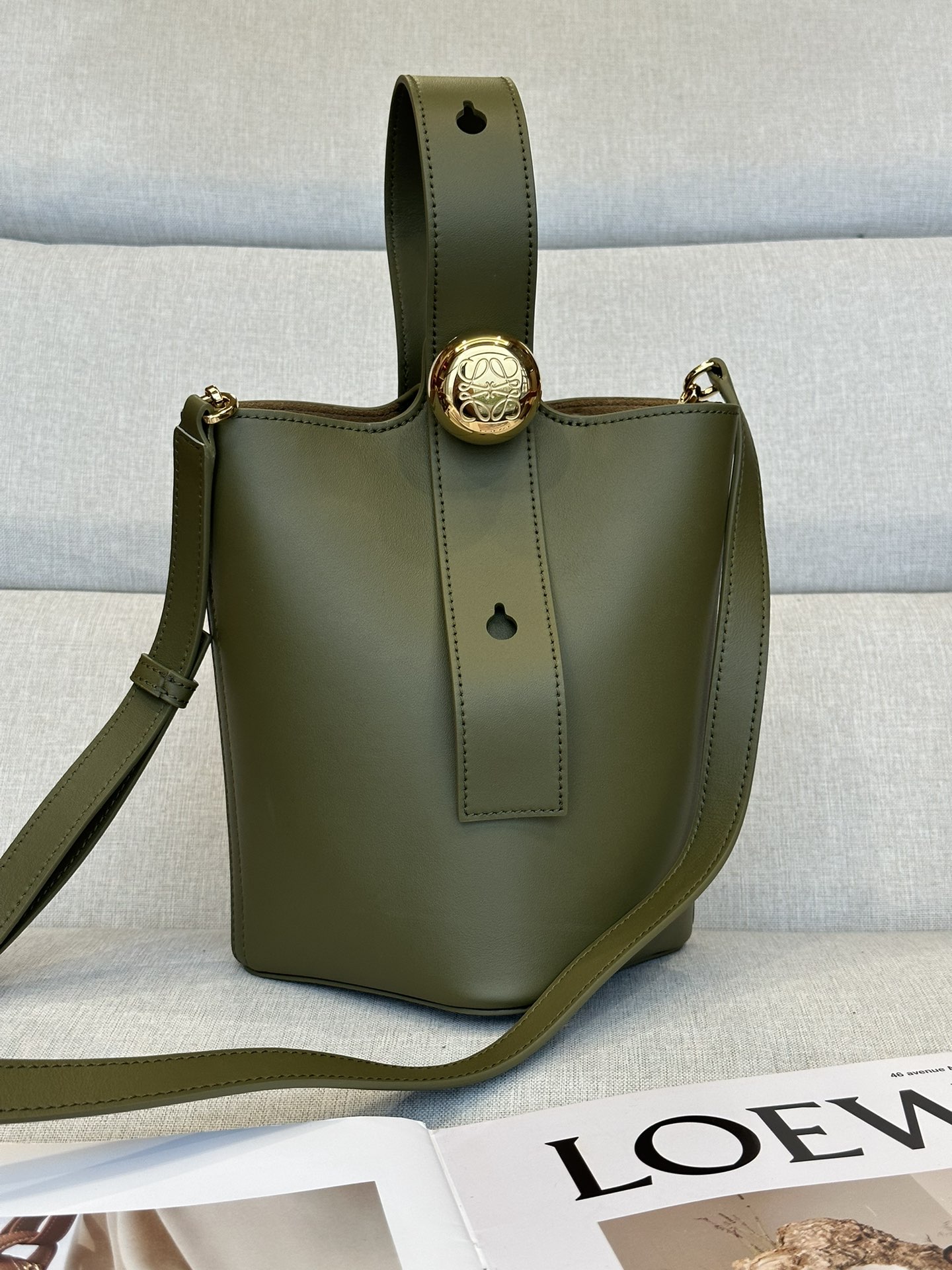 로에베 Loewe 332S Mini Pebble Bucket Bag