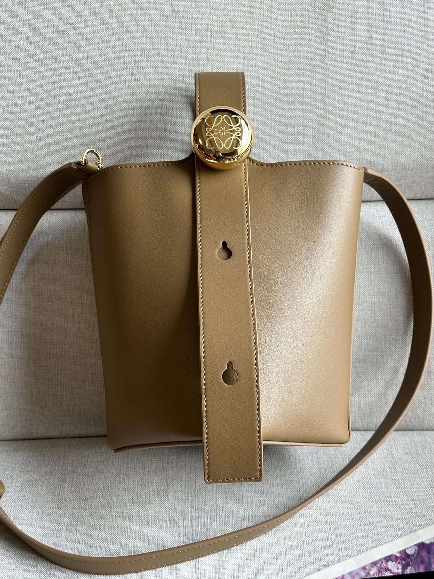 로에베 Loewe 332S Mini Pebble Bucket Bag