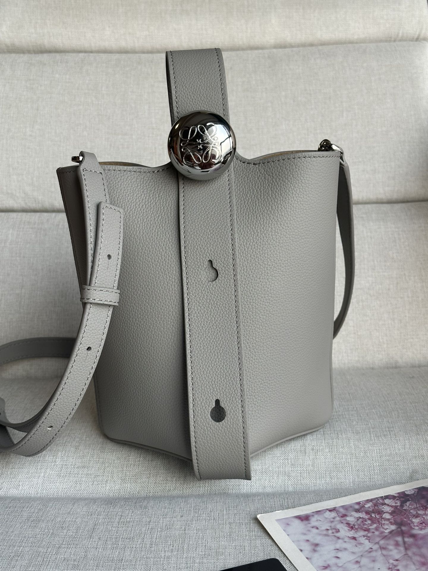 로에베 Loewe 332S Mini Pebble Bucket Bag