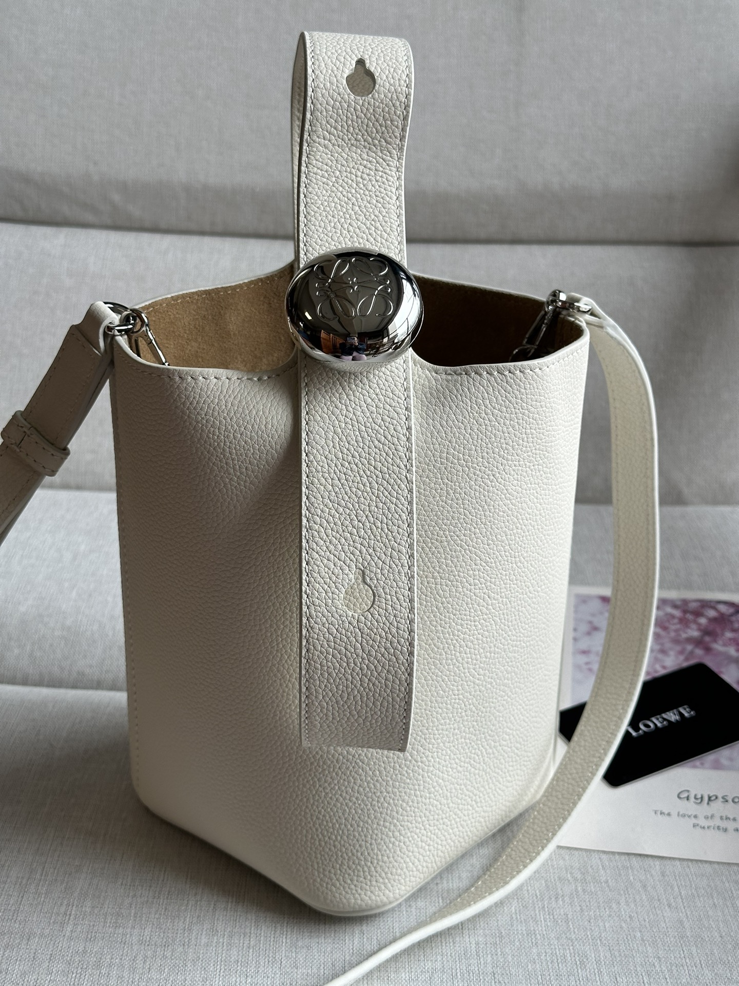 로에베 Loewe 332S Mini Pebble Bucket Bag White