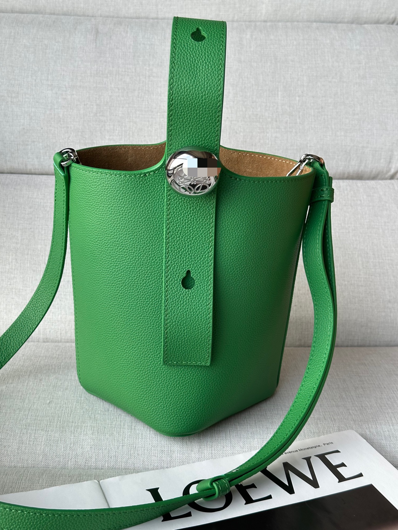 로에베 Loewe 332S Mini Pebble Bucket Bag
