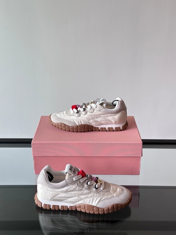 미우 미우 Miu Miu 스니커즈