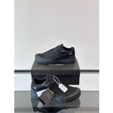 아크테릭스 ARC'TERYX 스니커즈