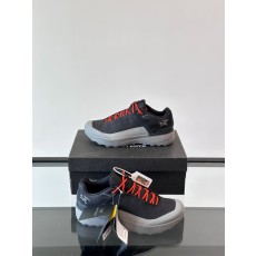 아크테릭스 ARC'TERYX 스니커즈