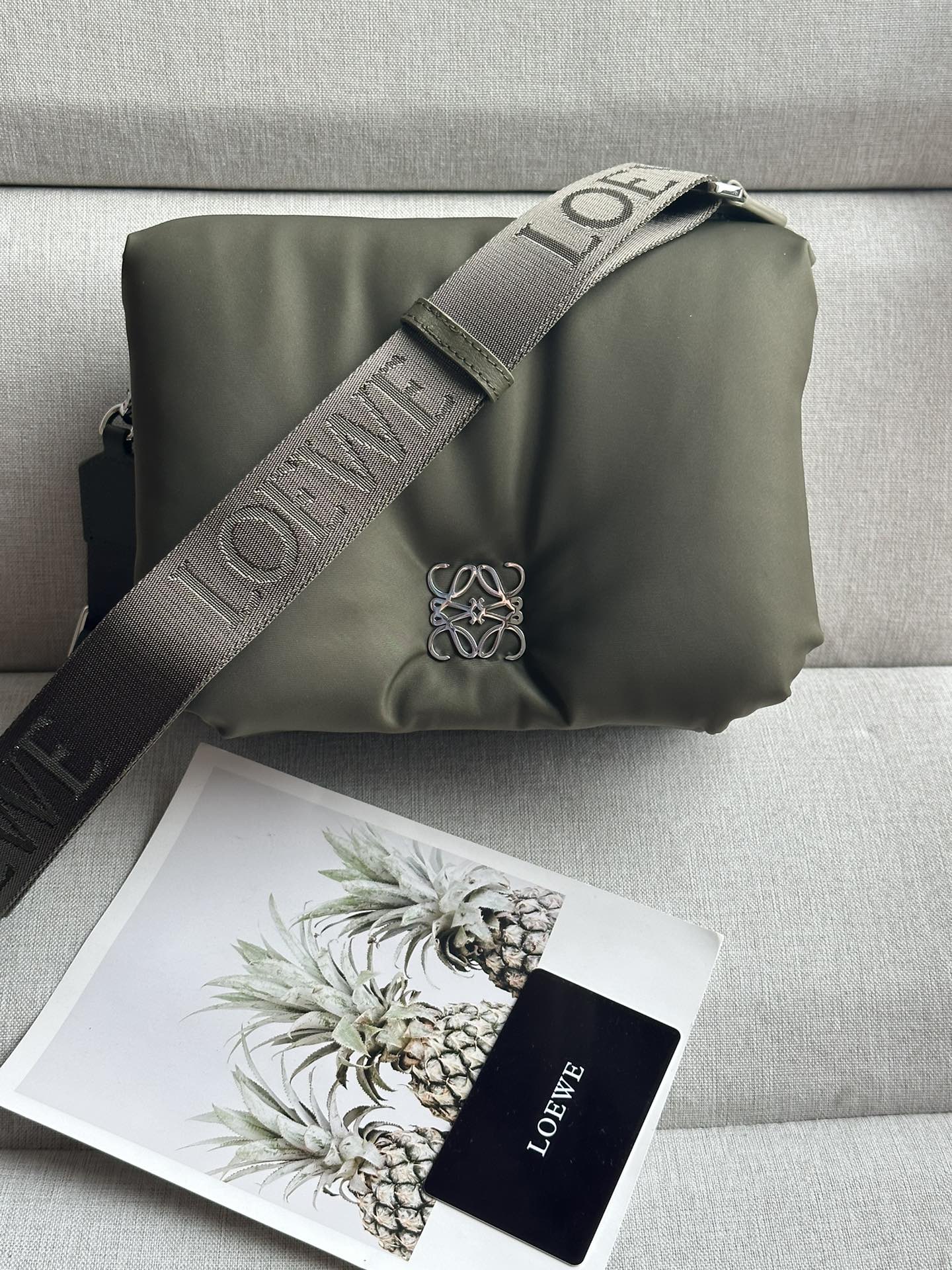 로에베 Loewe 98001A Puffer Goya Messenger Nylon