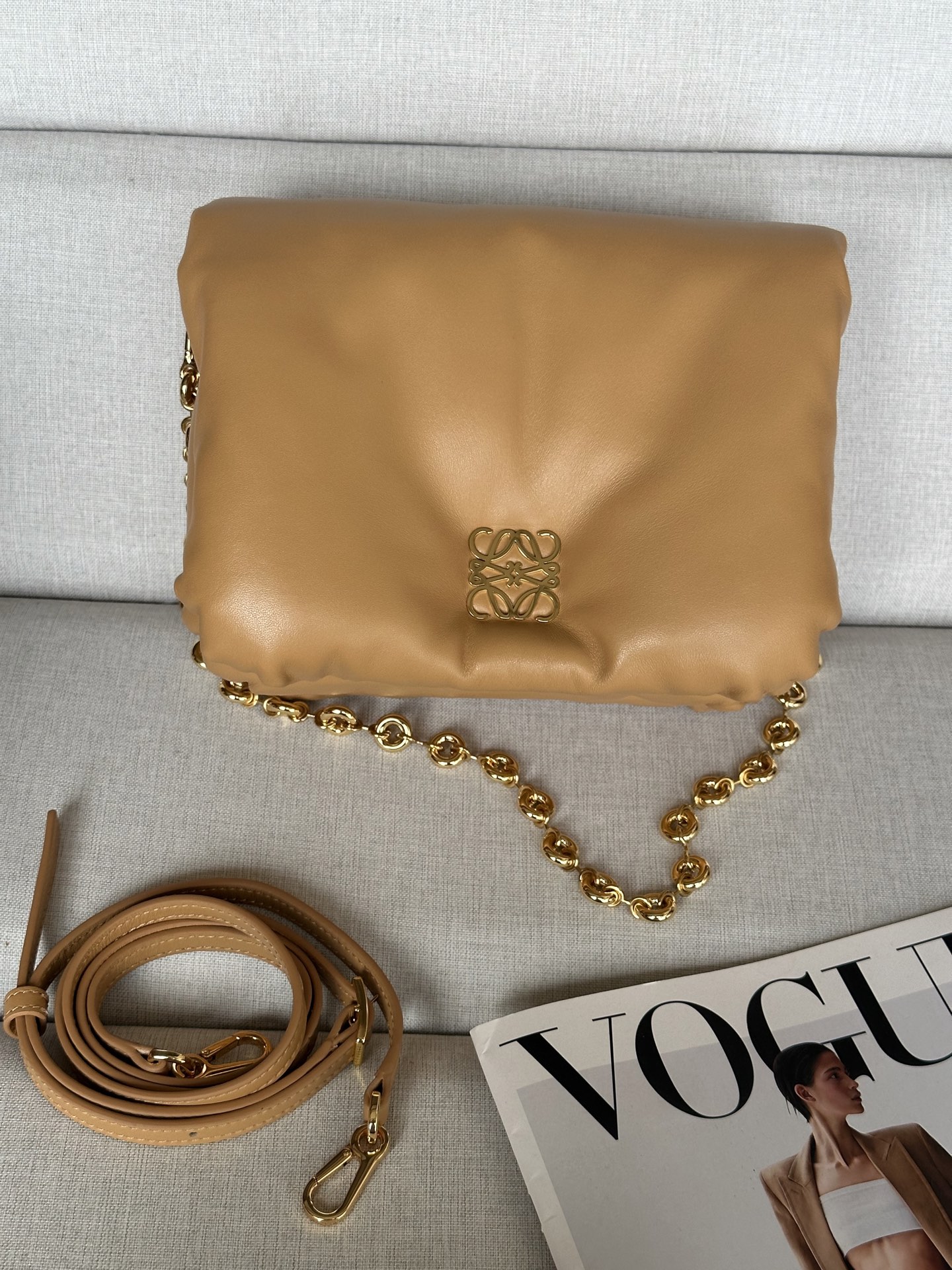 로에베 Loewe 9803 Puffer Goya Bag In Shiny Nappa Lambskin Oak