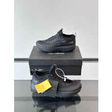 아크테릭스 ARC'TERYX 스니커즈