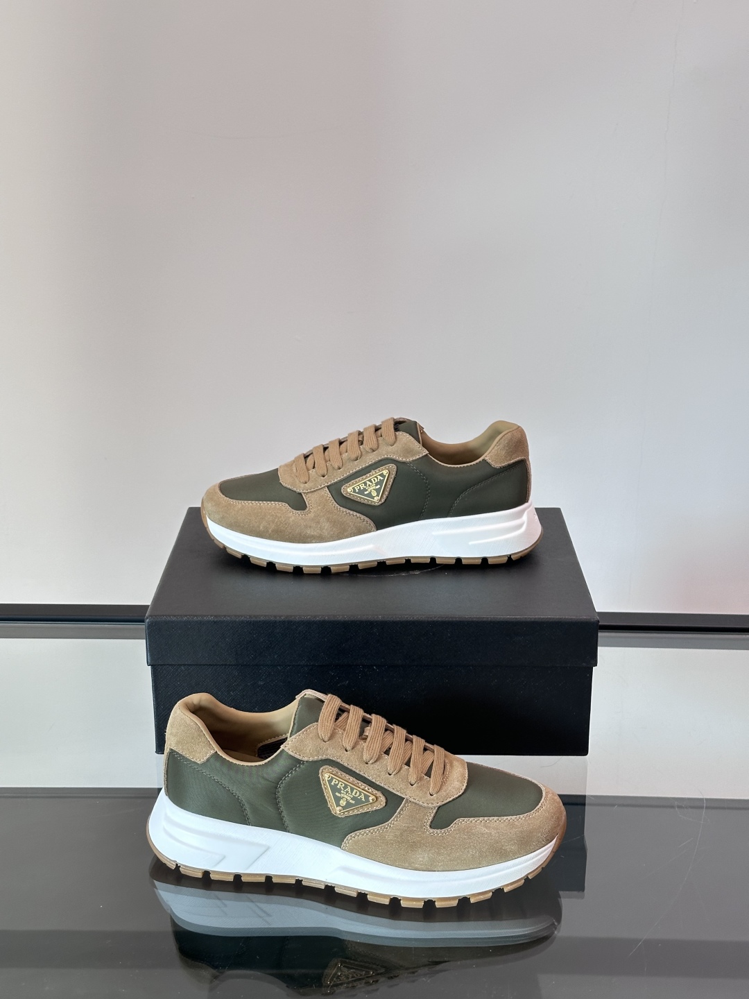 프라다 Prada 스니커즈