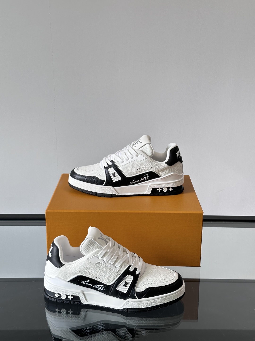 루이비통 LV TRAINER 스니커즈