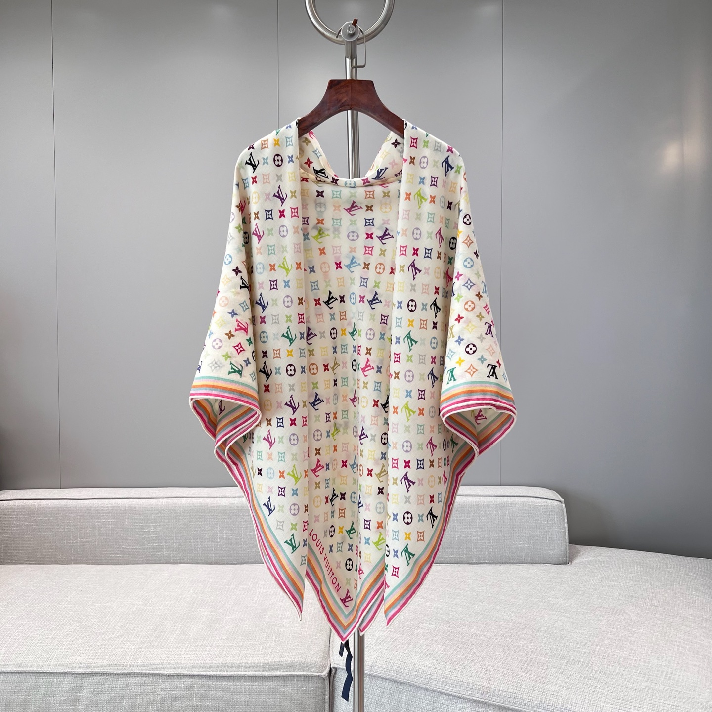 루이비통 Louis Vuitton LV x TM Monogram Multicolor 숄 134x134cm