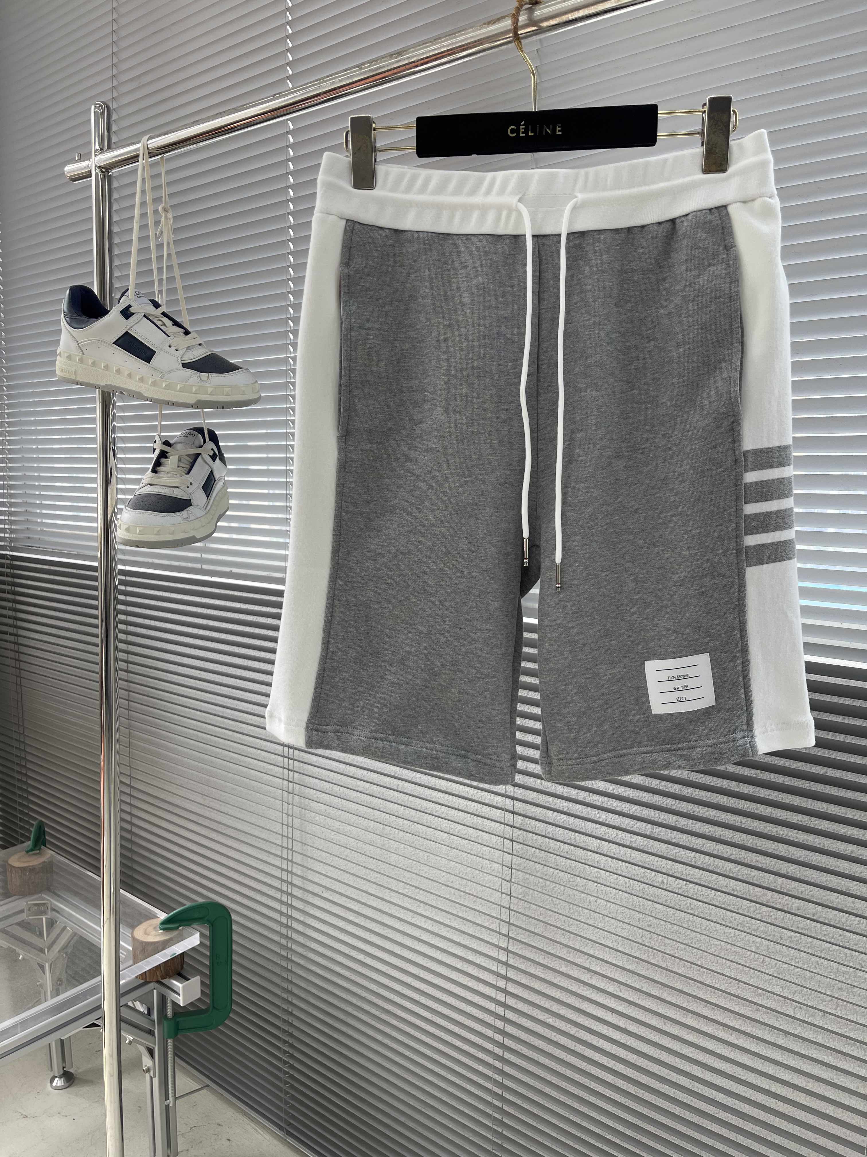 톰브라운 Thom Browne 반바지